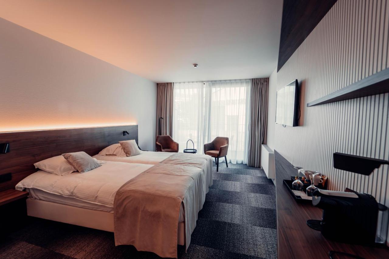 Chambre Jardin avec douche ouverte dans la chambre
