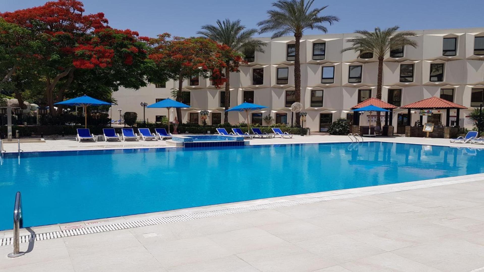 Queen Room Pool View