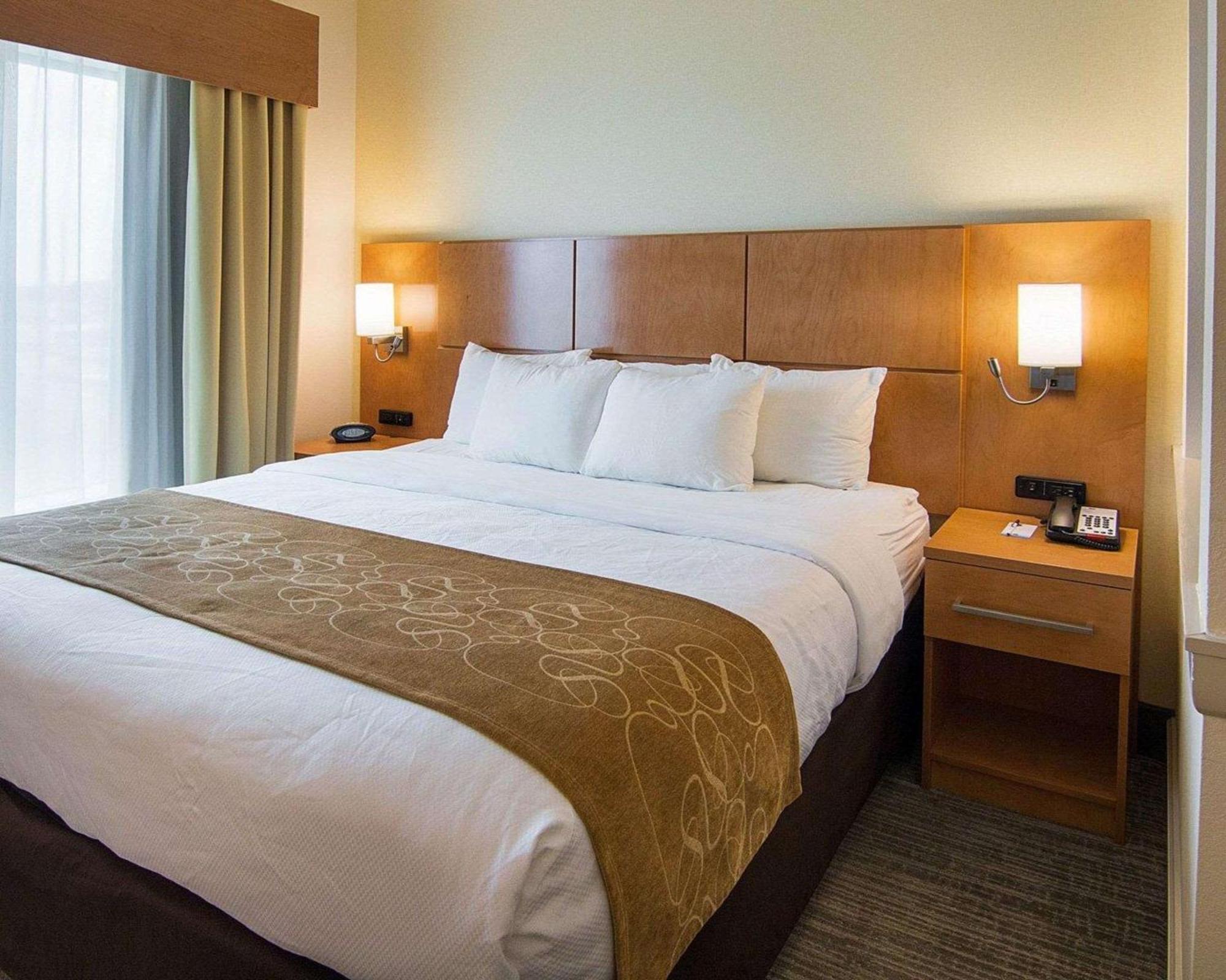 King Suite with Walk In Shower - Non-Smoking