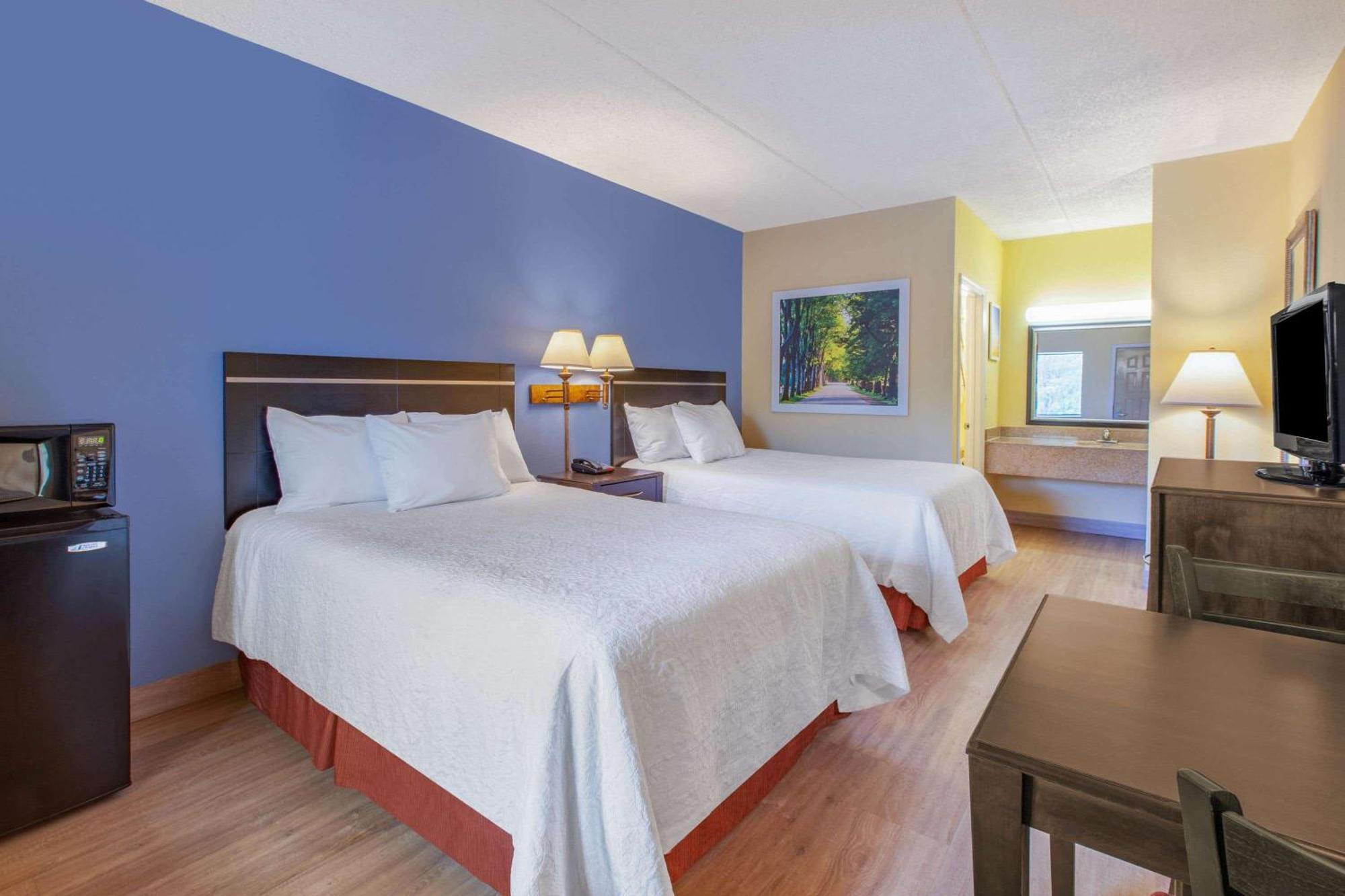 Queen Room with Two Queen Beds - Pet Friendly/Non-Smoking