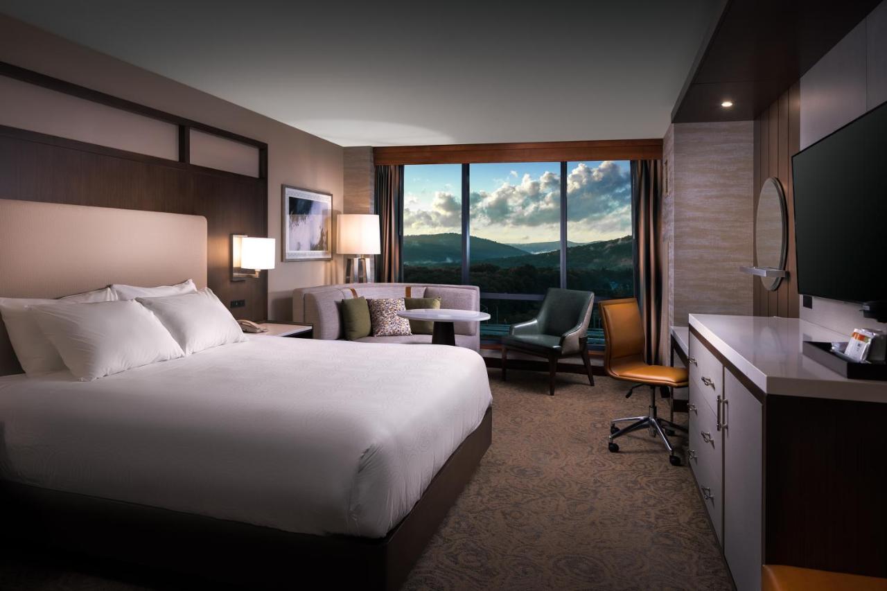 Junior Suite One King Bed Smoking,1344633719:JPEG