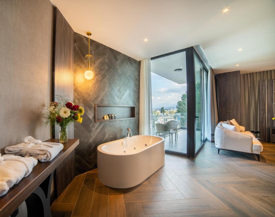 Queen Suite - Annex