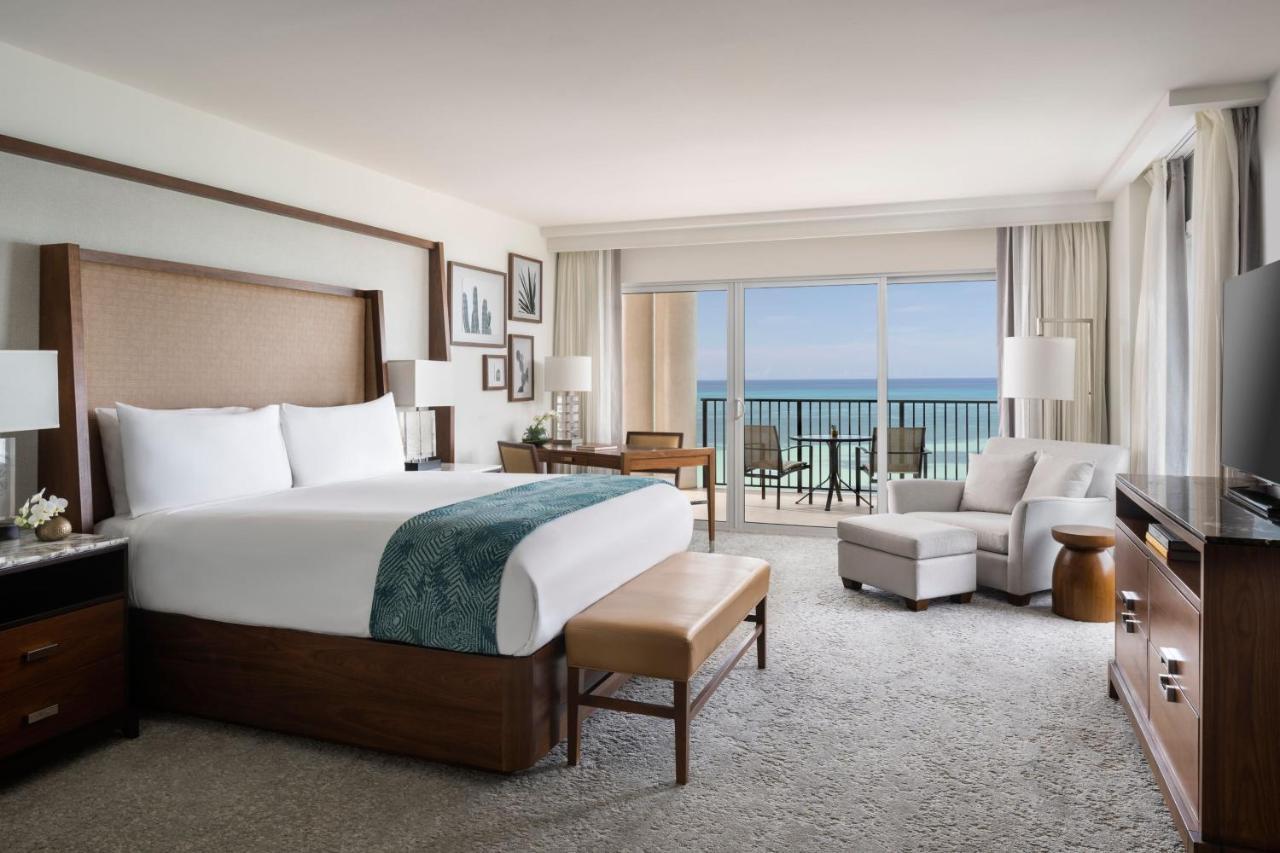 One-Bedroom Executive King Suite Sofa Bed Ocean View