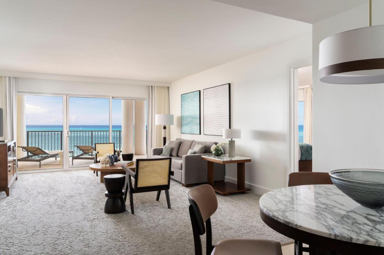 One-Bedroom Executive King Suite Sofa Bed Ocean View