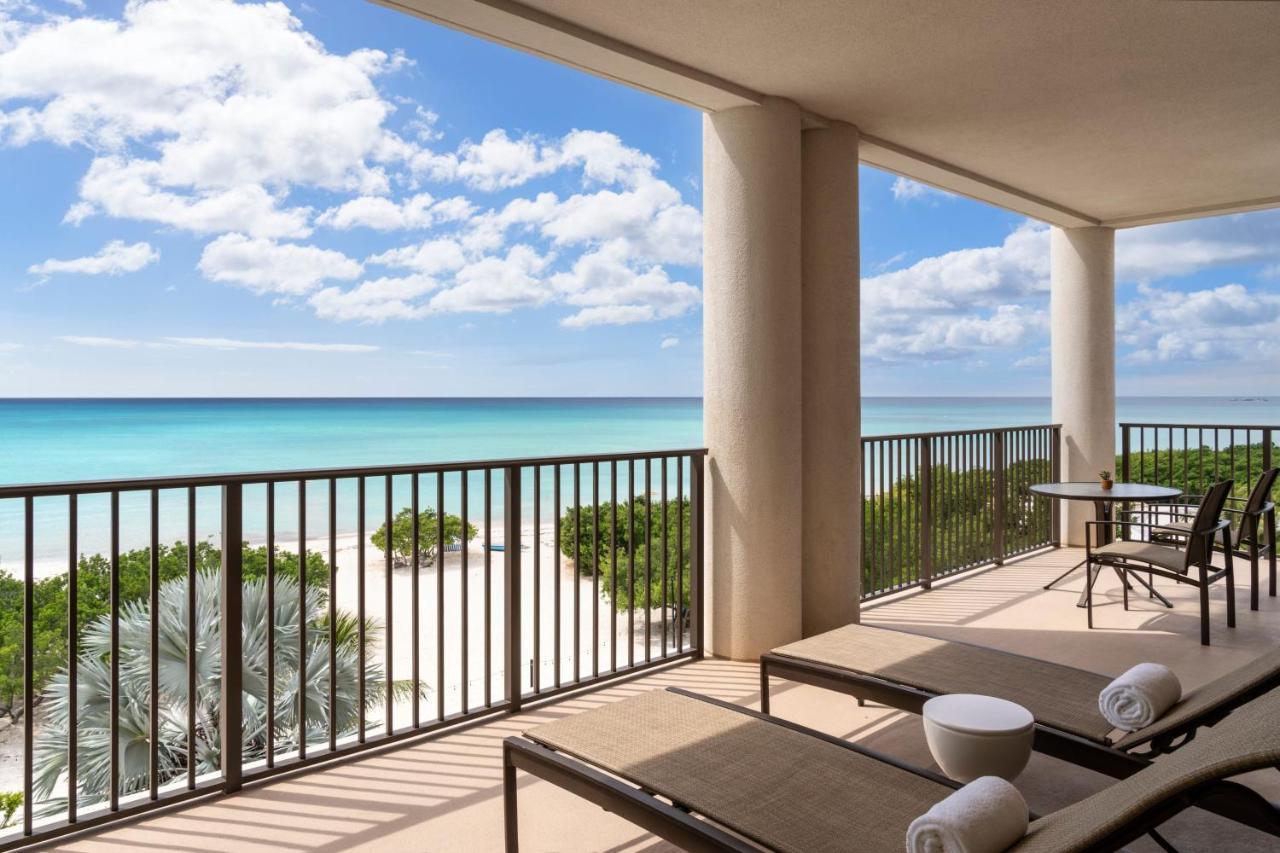 One-Bedroom Executive King Suite Sofa Bed Ocean View