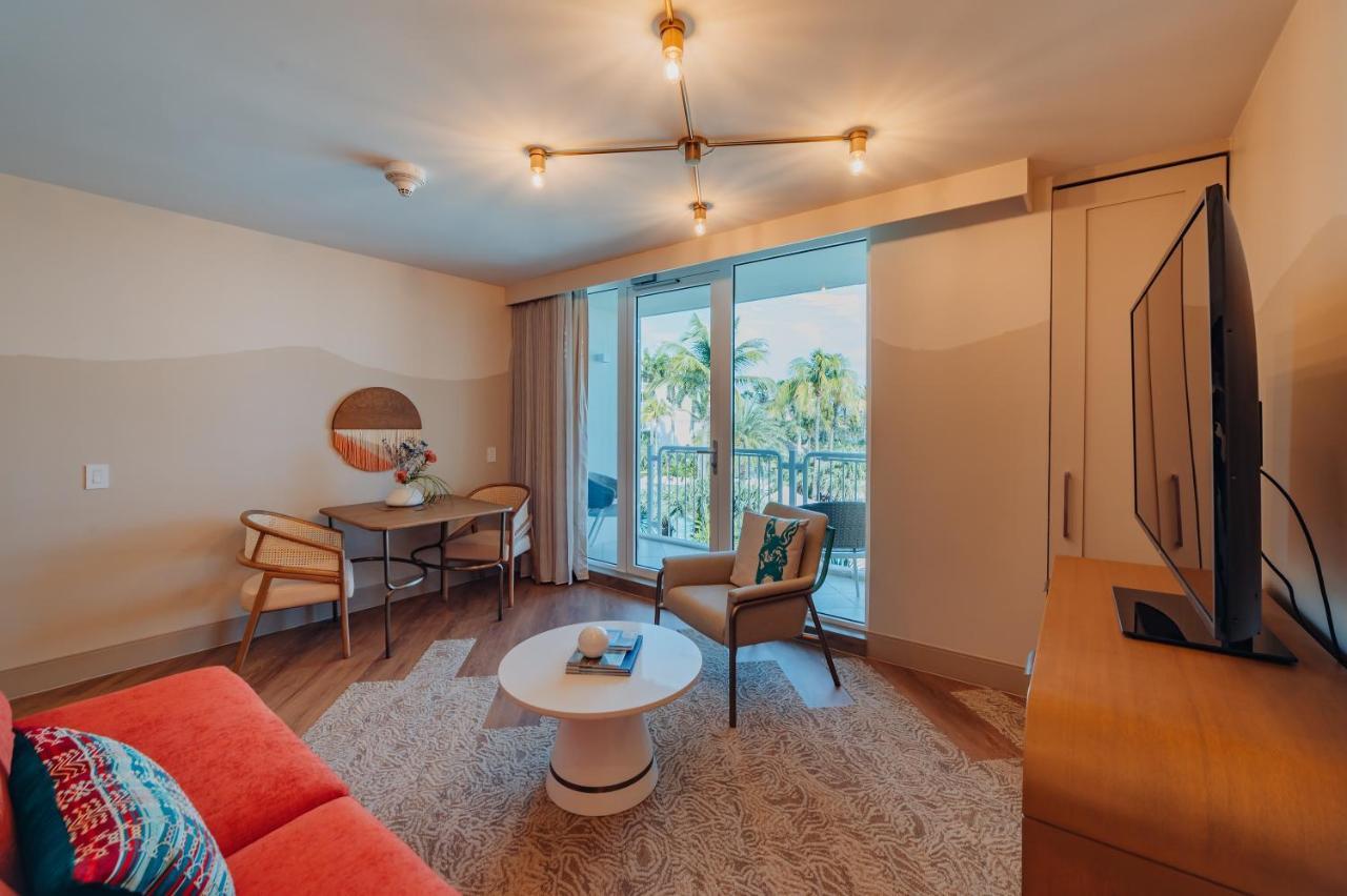 Island Suite with King Bed and Sofa,1418818746:JPEG