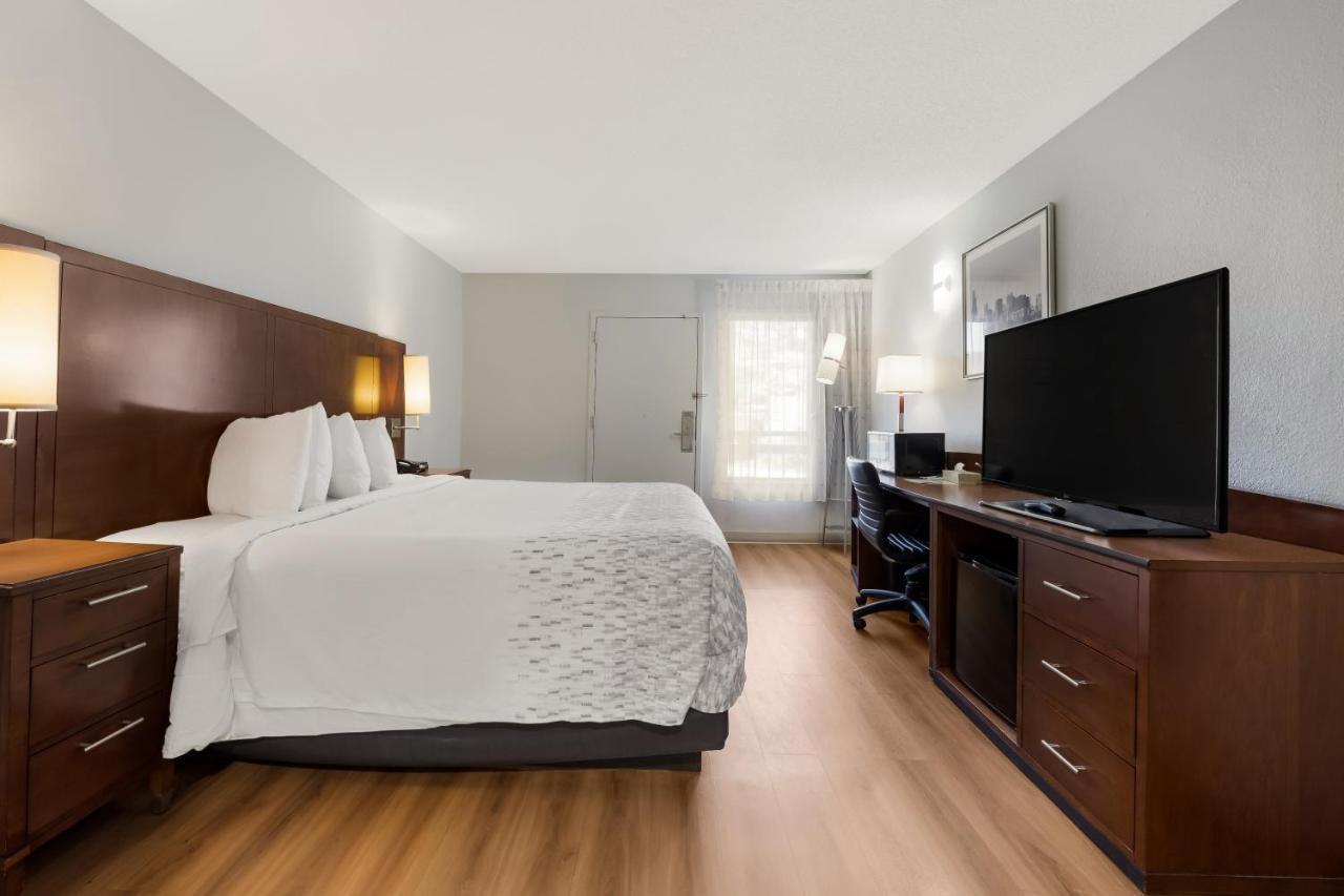 King Room - Disability Access/Non Smoking/Exterior Hall