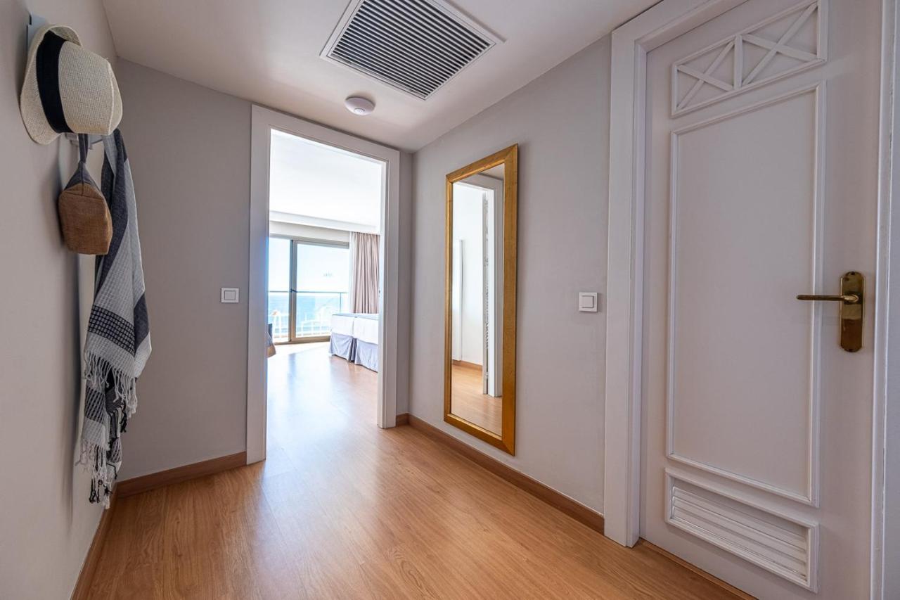Habitación Doble Superior con vistas al mar (2 adultos + 1 niño)
