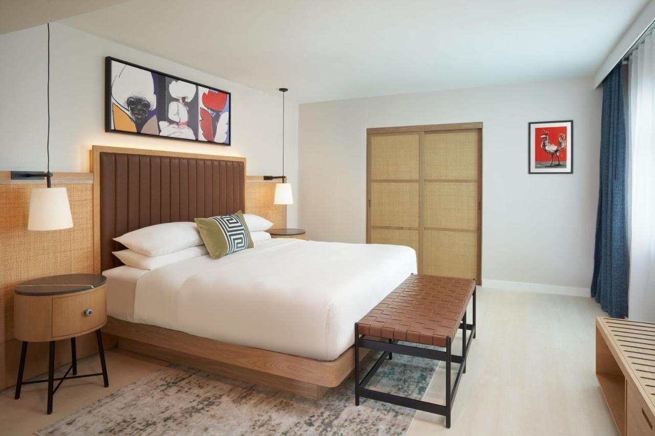 One-Bedroom King Suite Balcony Bay View