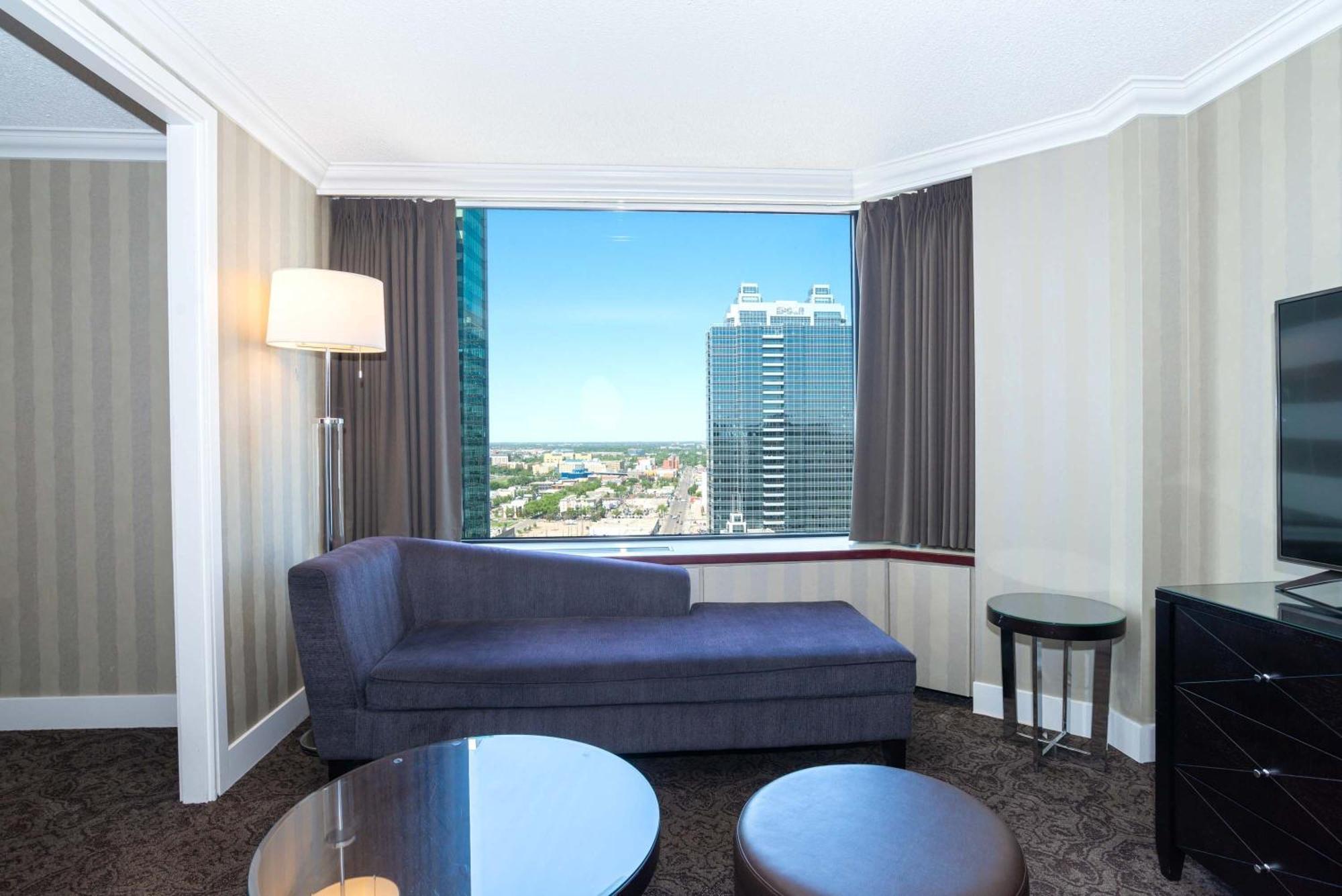 Premium Grand Room 1 King Bed Top Floors,1526261668:JPEG