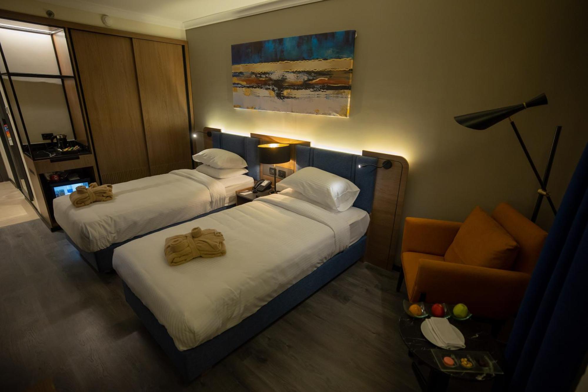Premium Twin Room 24 or 7 Butler Lounge Access