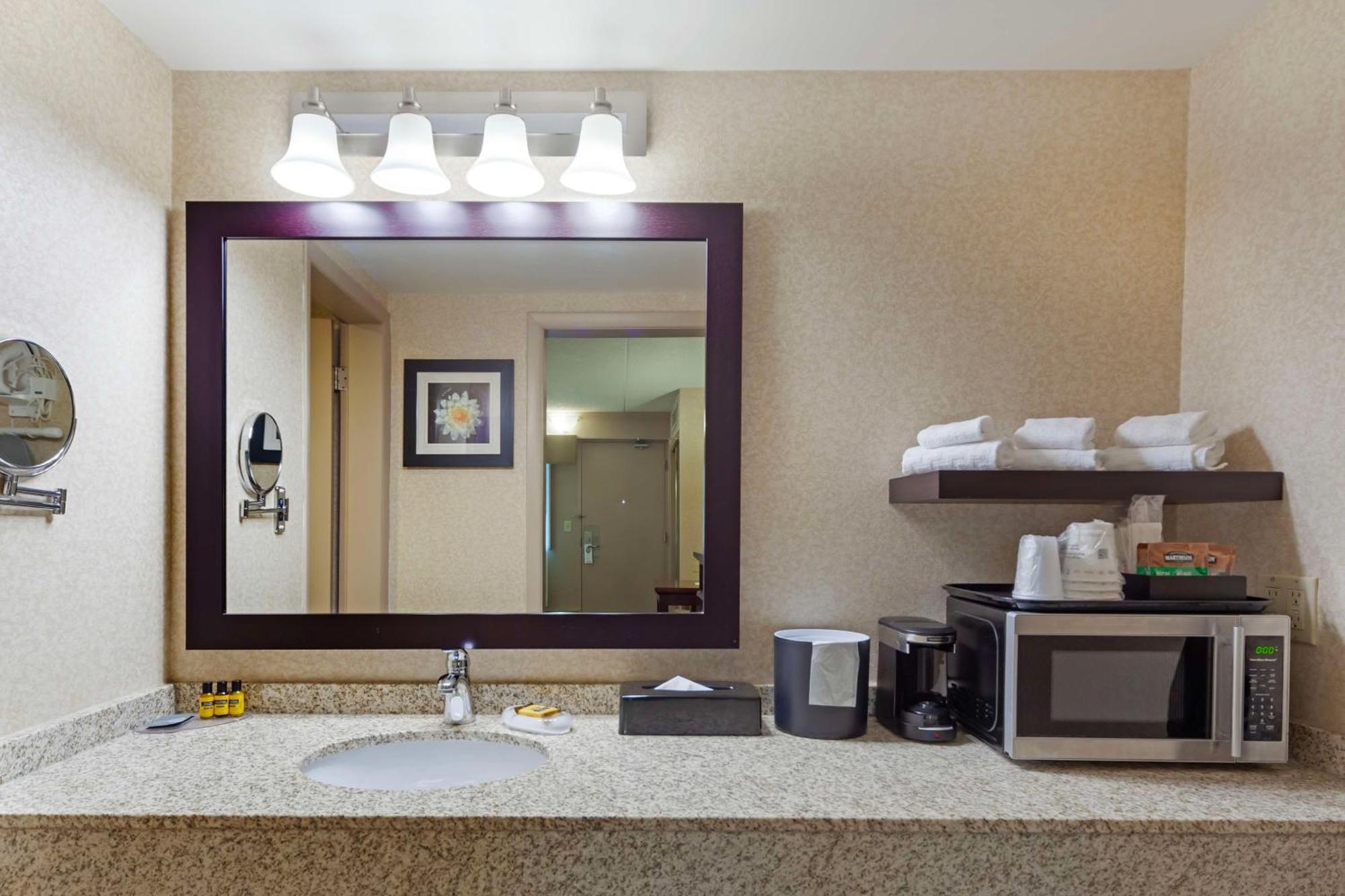 Queen Room with Two Queen Beds,1706433704:JPEG