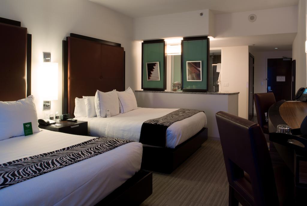 2 Queens Nonsmoking Royal Tower,709078966:JPEG