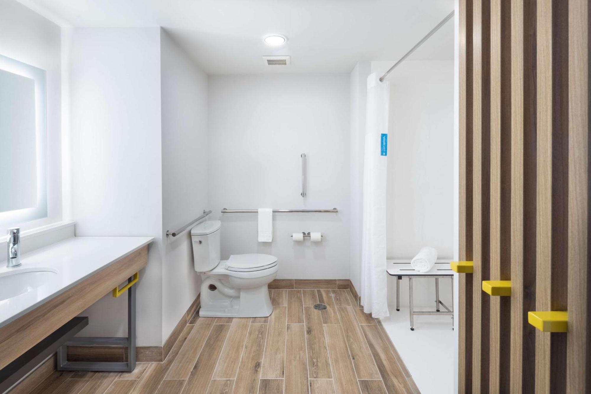 King Room Hearing Access or Non-Smoking
