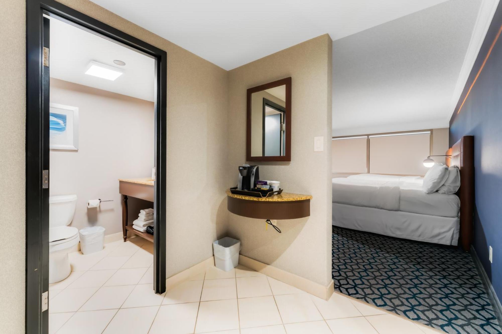 2 Queen Beds City View Upper Floor Non-Smoking
