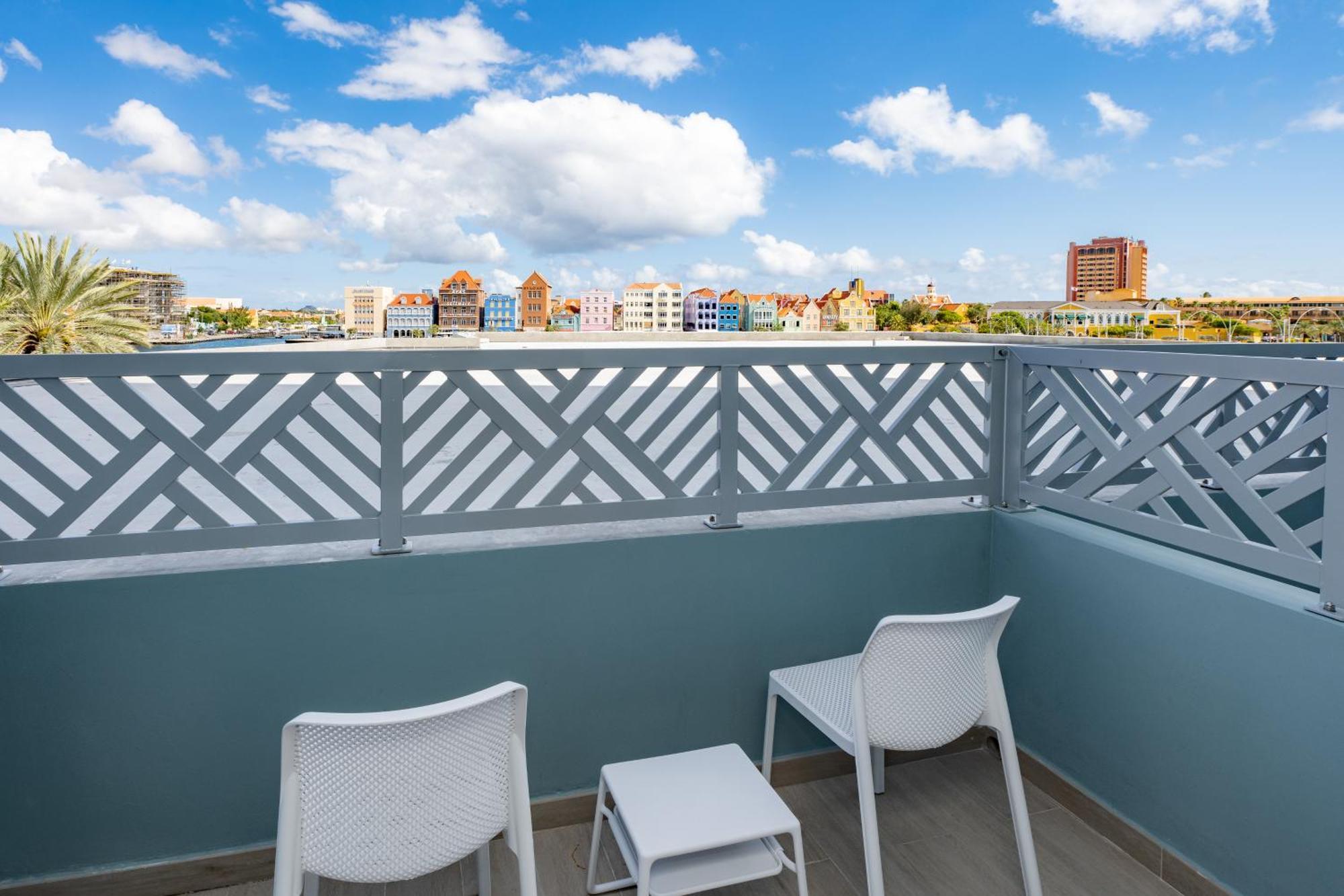 Harbor View King Room Balcony