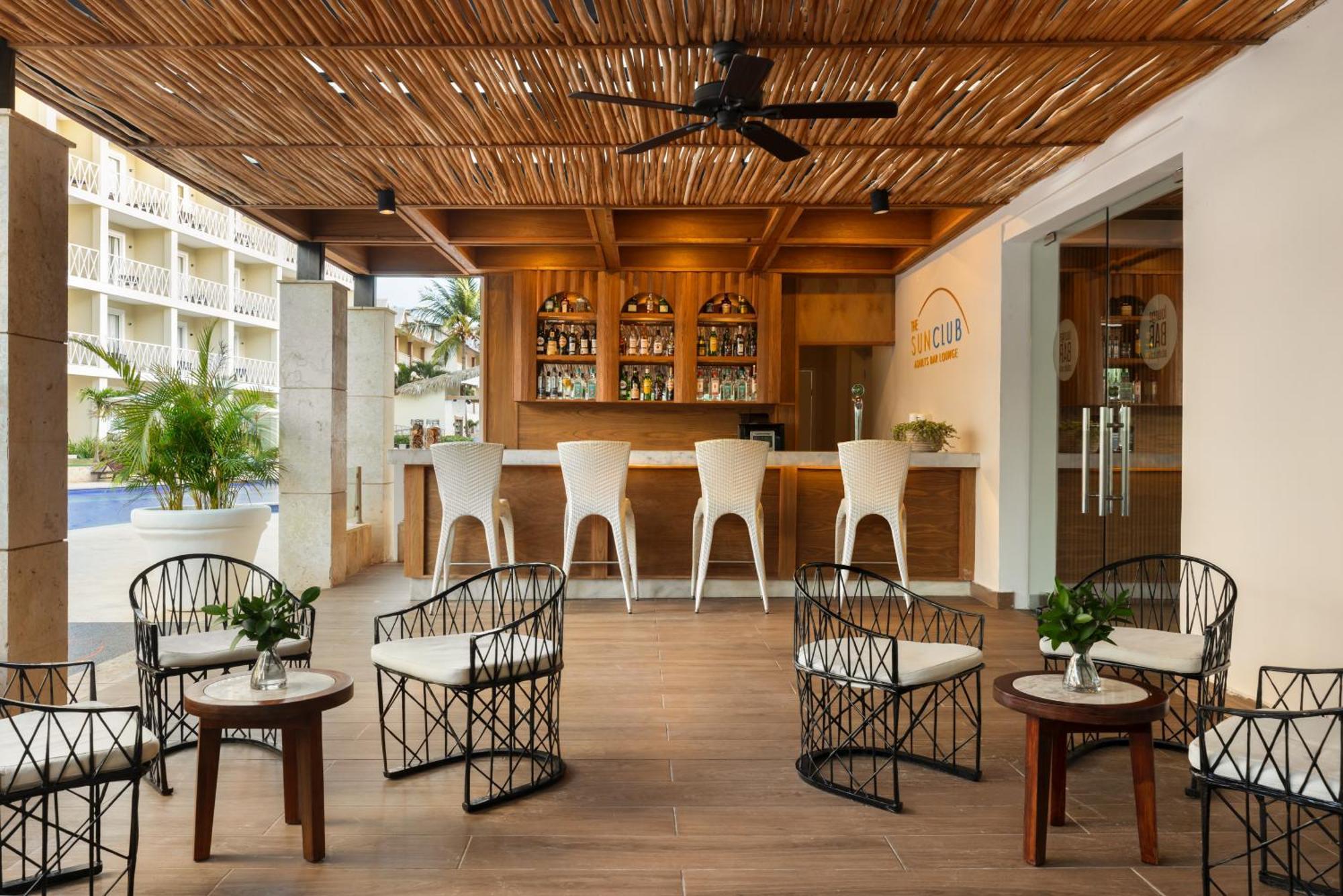 Sun Club Premium Suite Ocean Front King,1591660562:JPEG