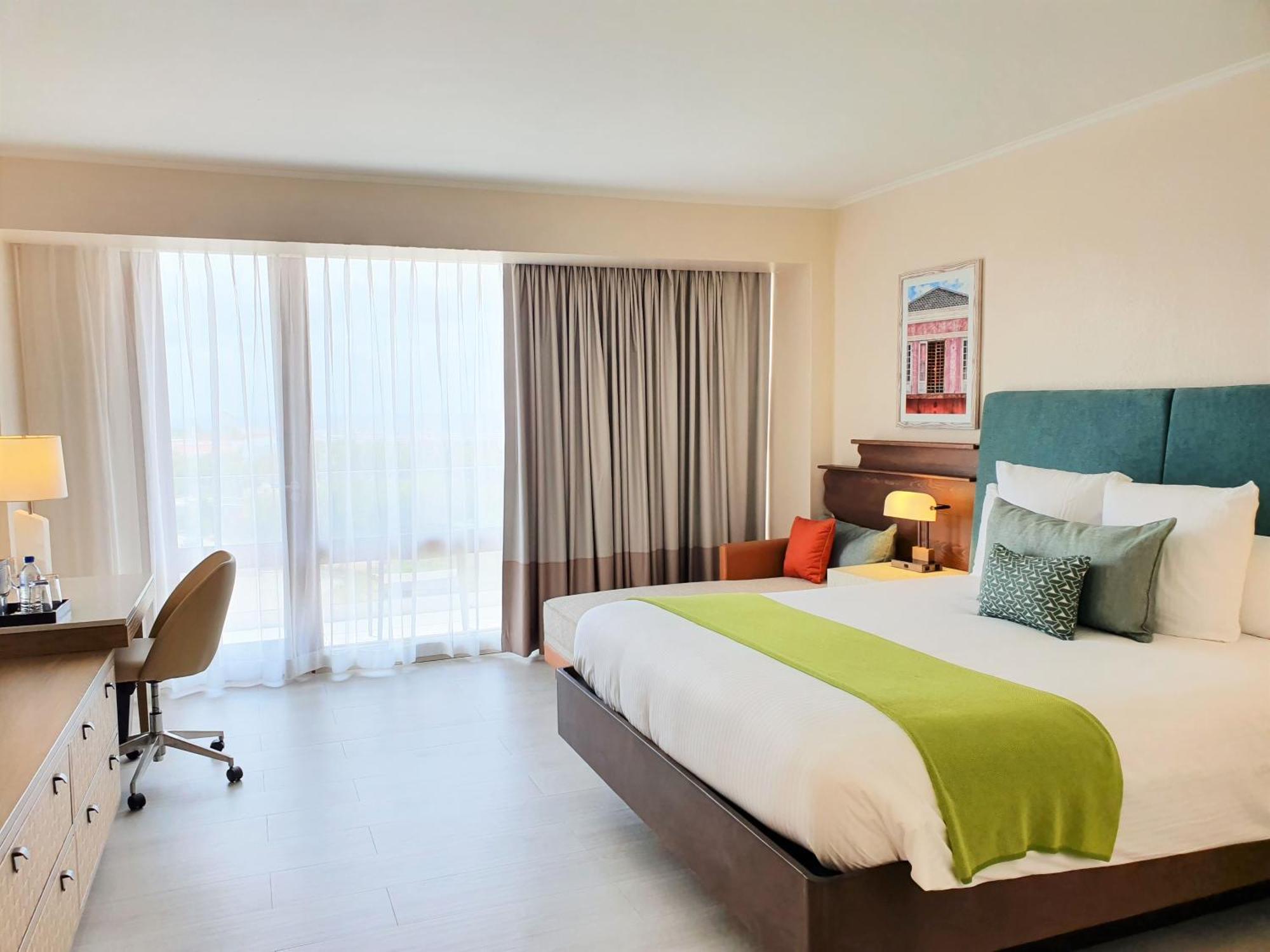 Deluxe Partial Ocean View King