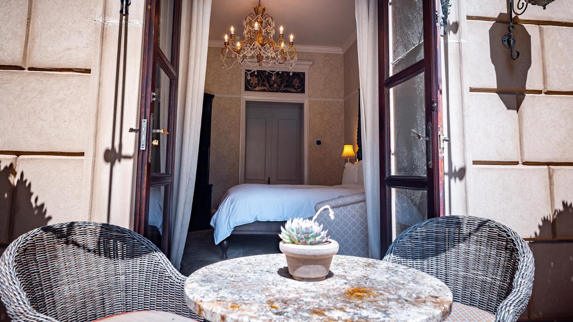 Deluxe Room 1 King Bed Nonsmoking