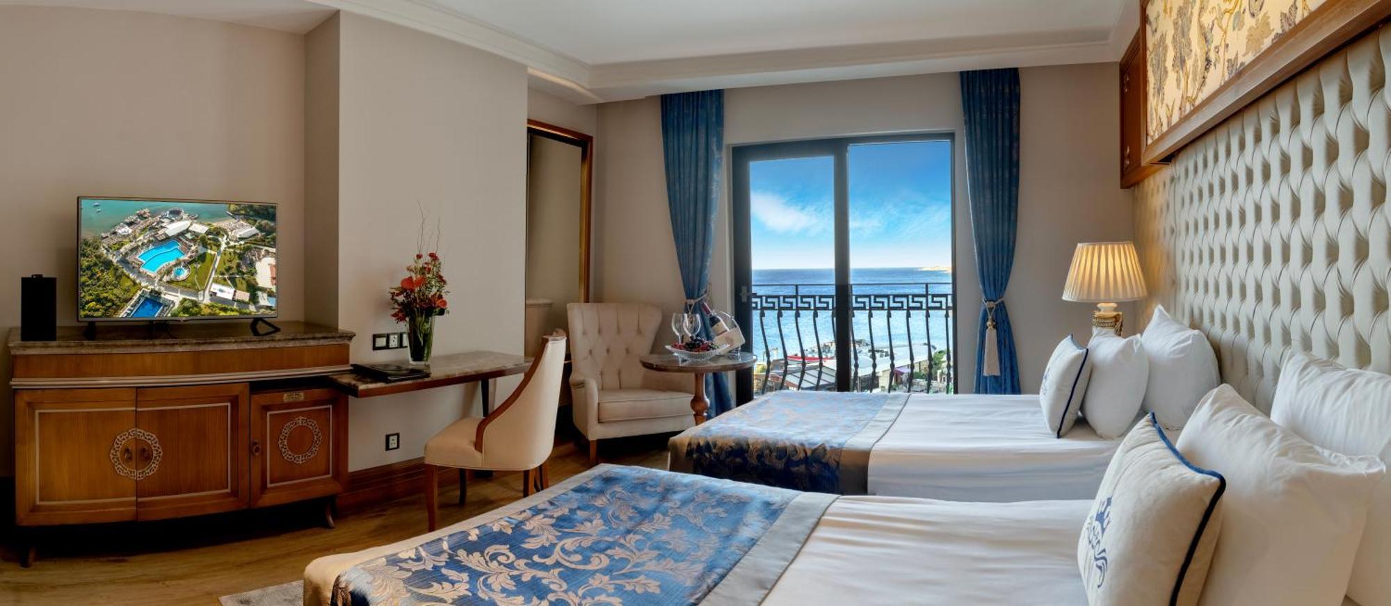 Double or Twin Room Sea View