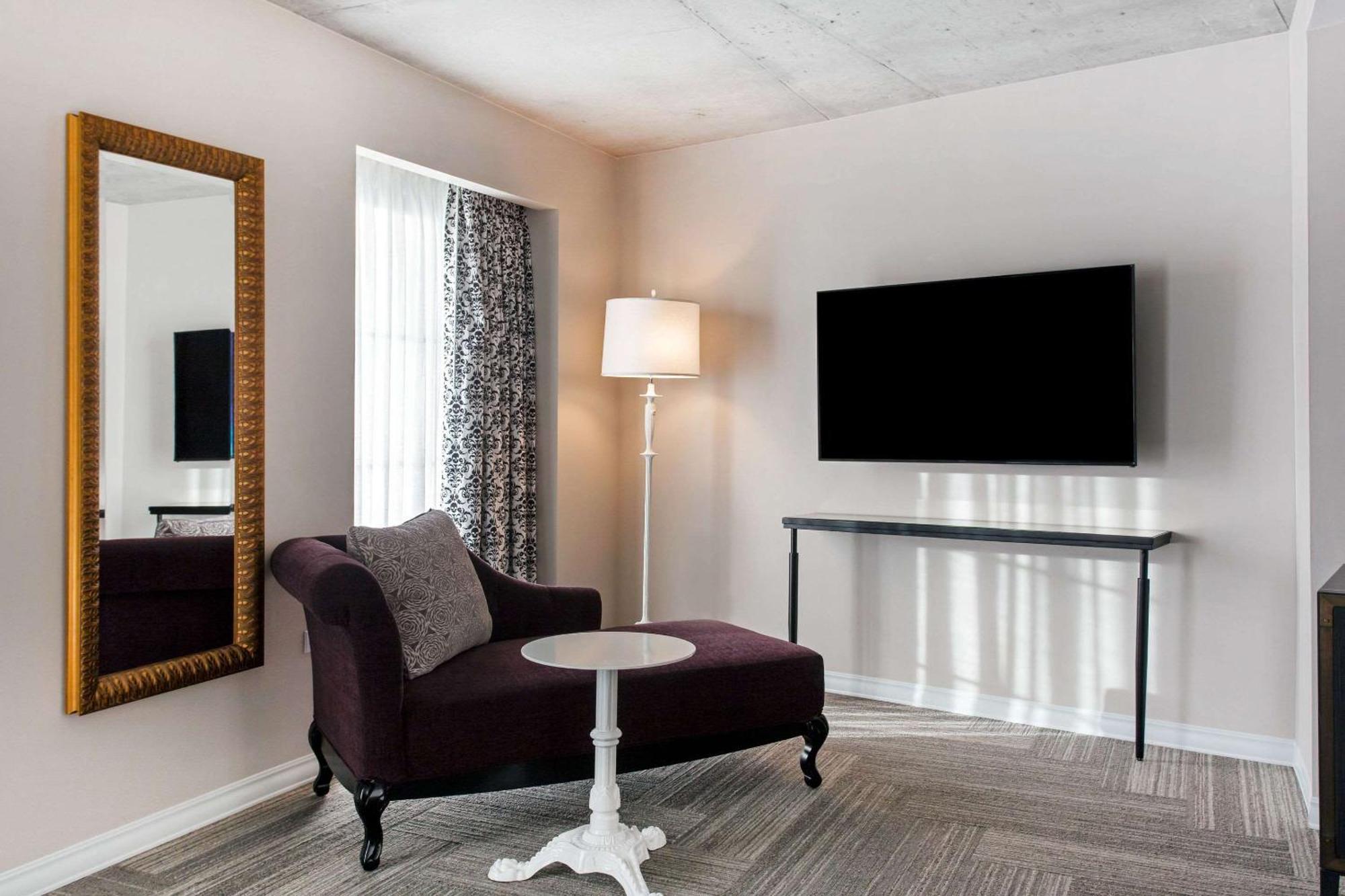 Standard Room 1 King Bed Hearing Accessible Non Smoking