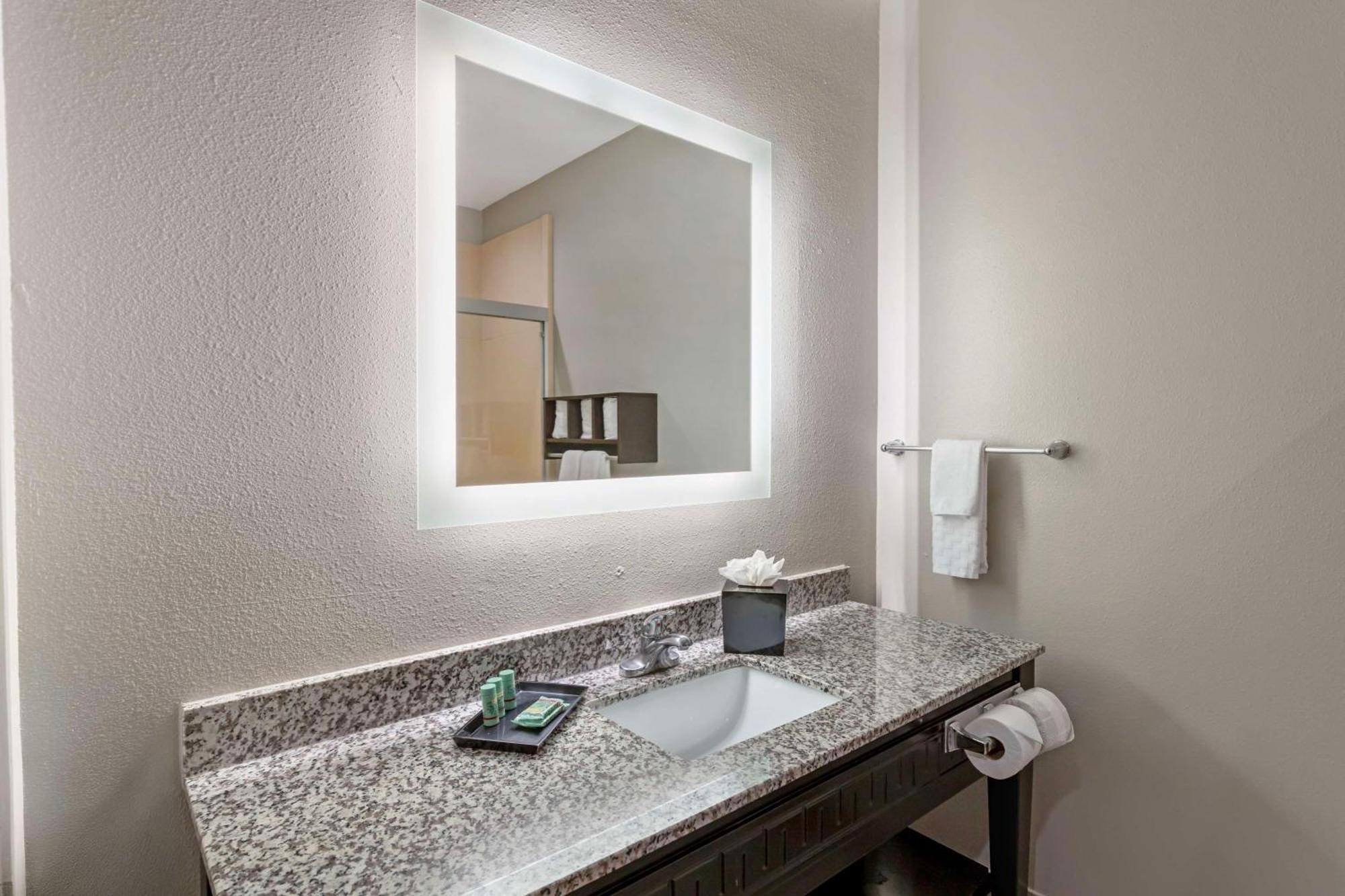 King Room with Spa Bath - Non-Smoking
