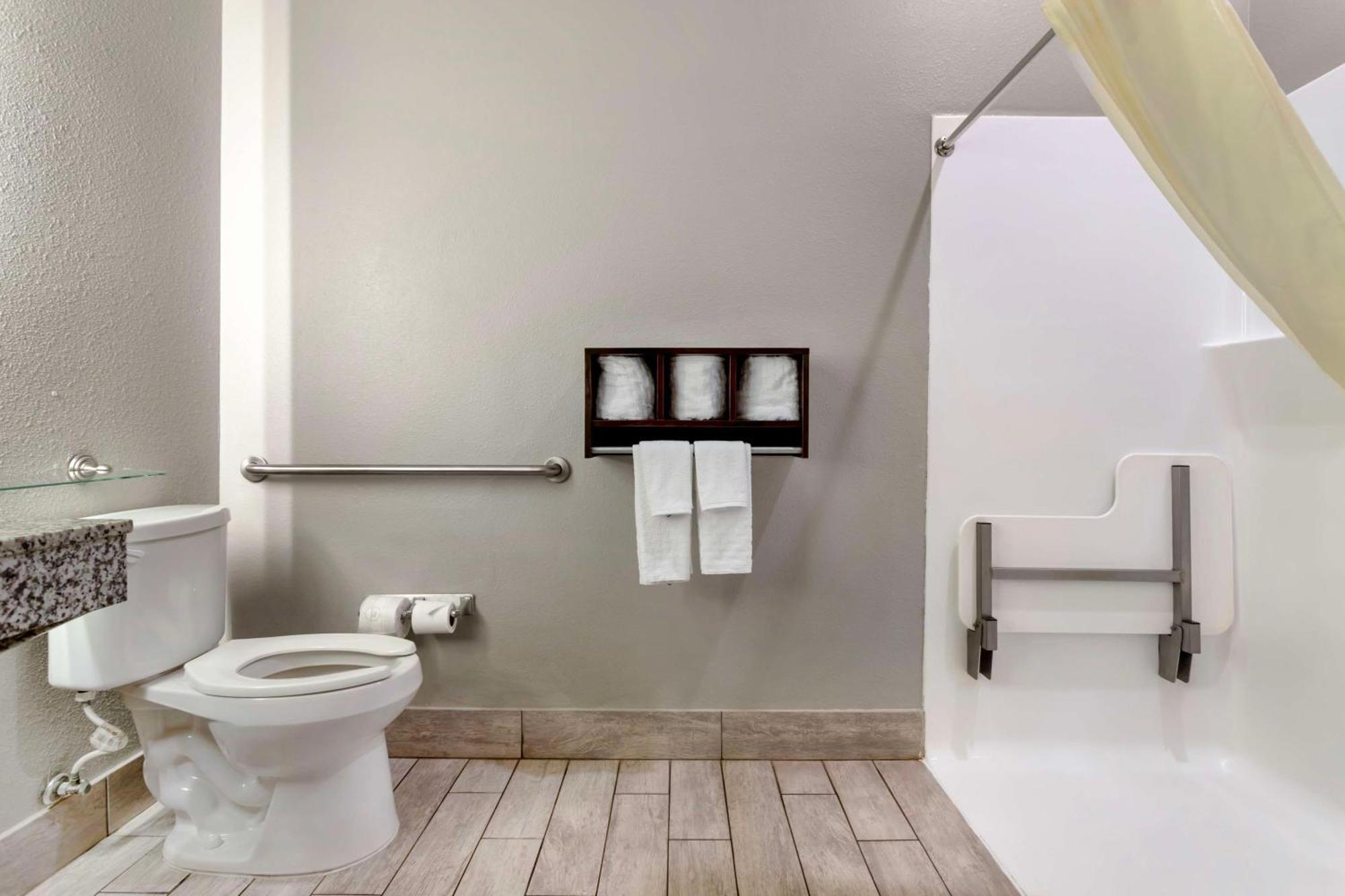 King Room with Roll-In Shower - Mobility Access/Communication Assistance
