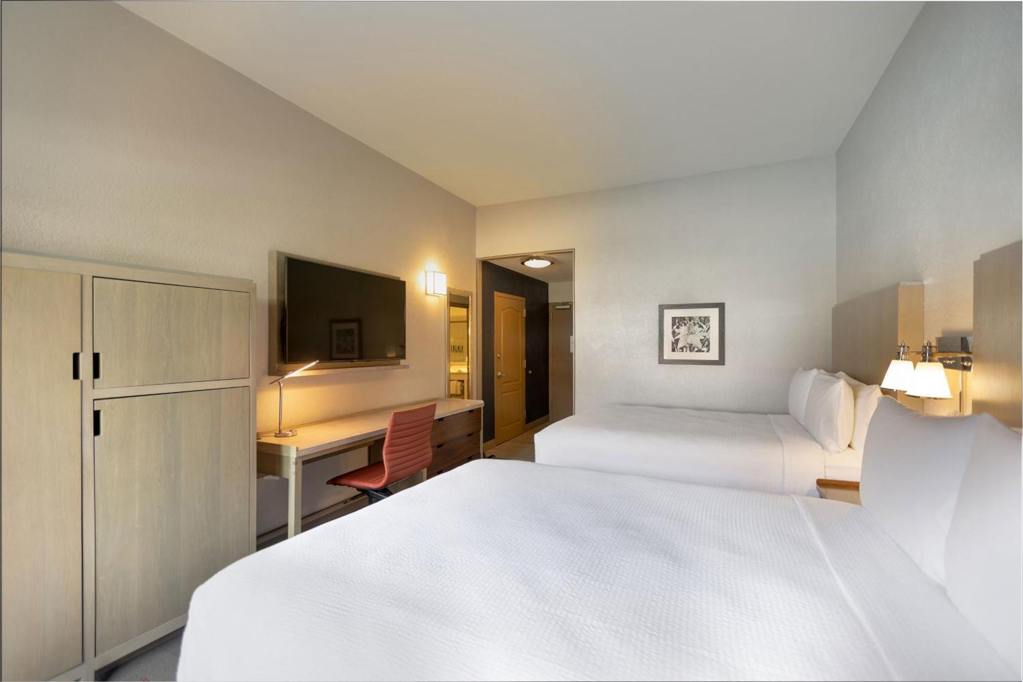 Deluxe Pool View Room, 2 Queen Beds,1632991251:JPEG