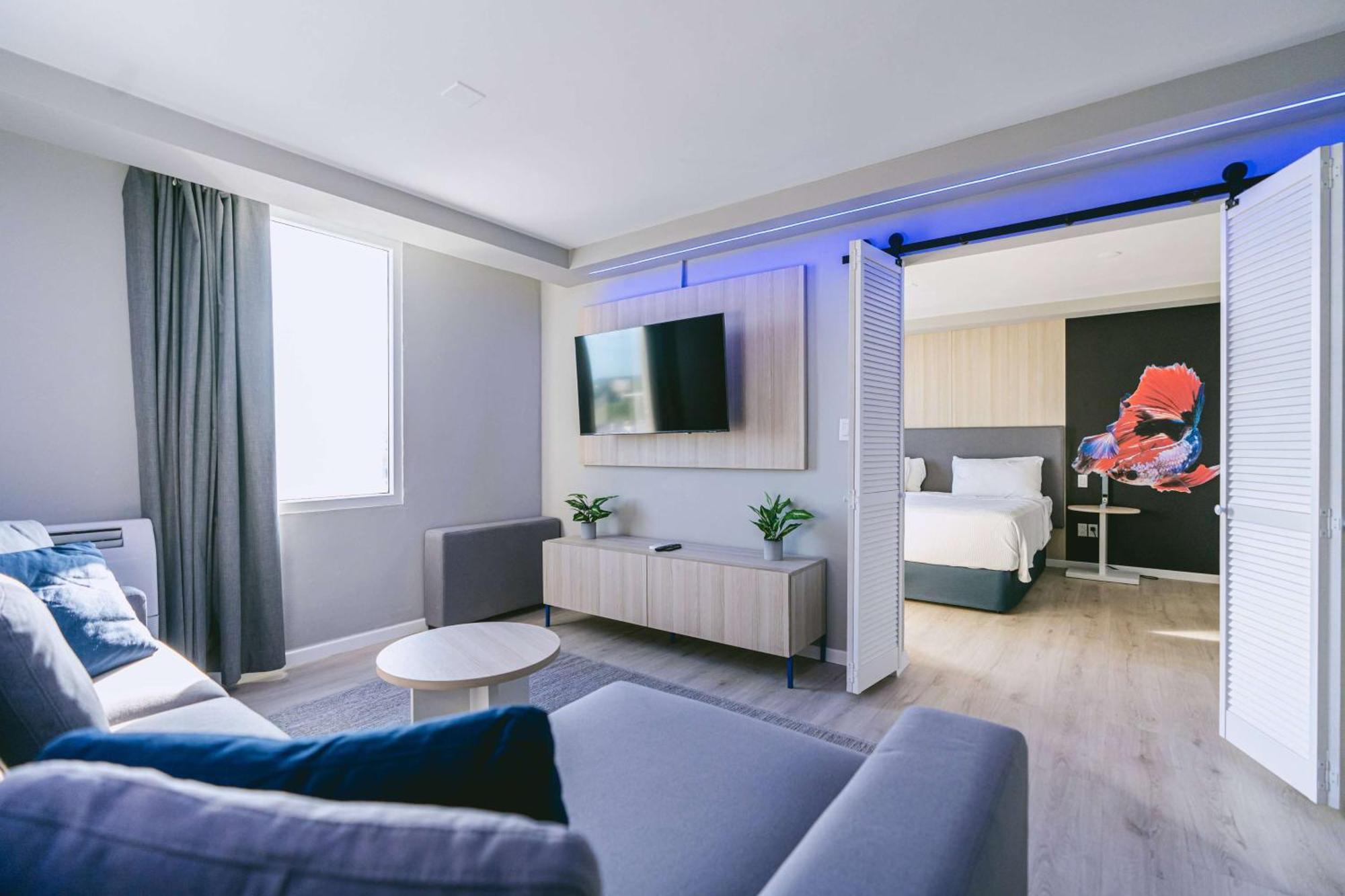 Premier King Suite,1643755890:JPEG