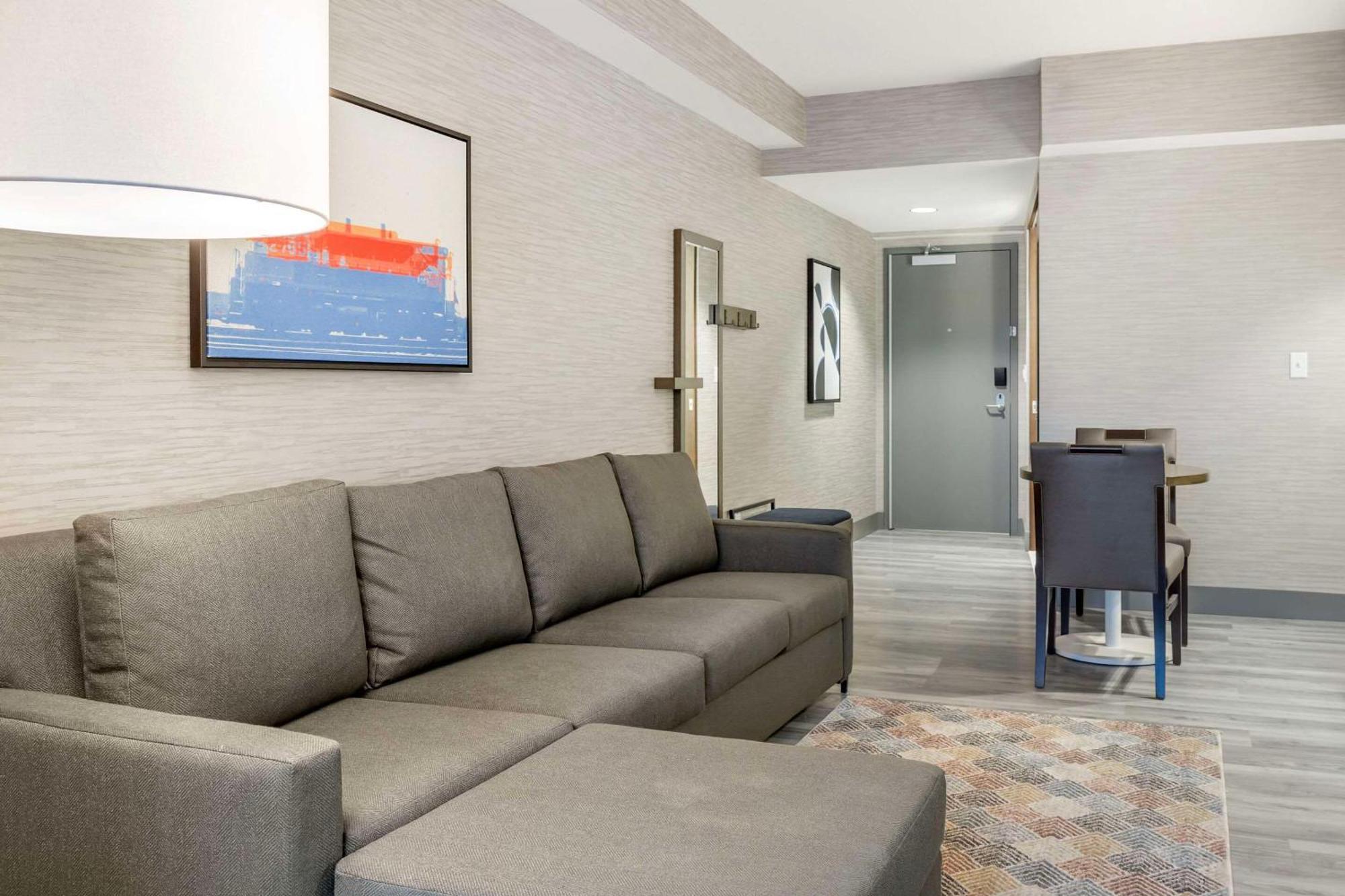 Two Room Suite - Non Smoking