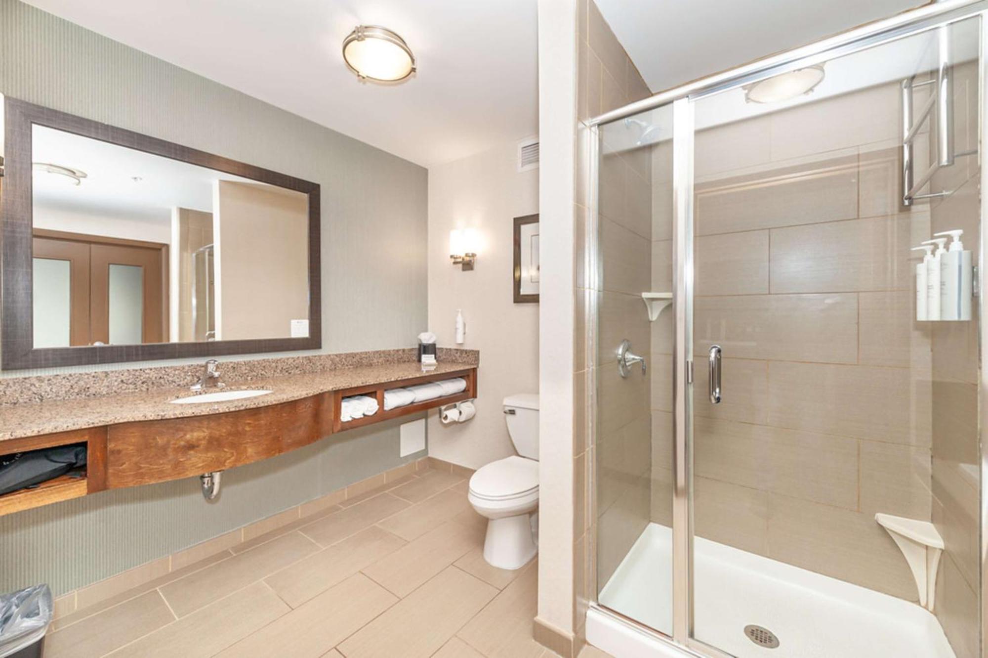 King Room with Whirlpool,1642333076:JPEG