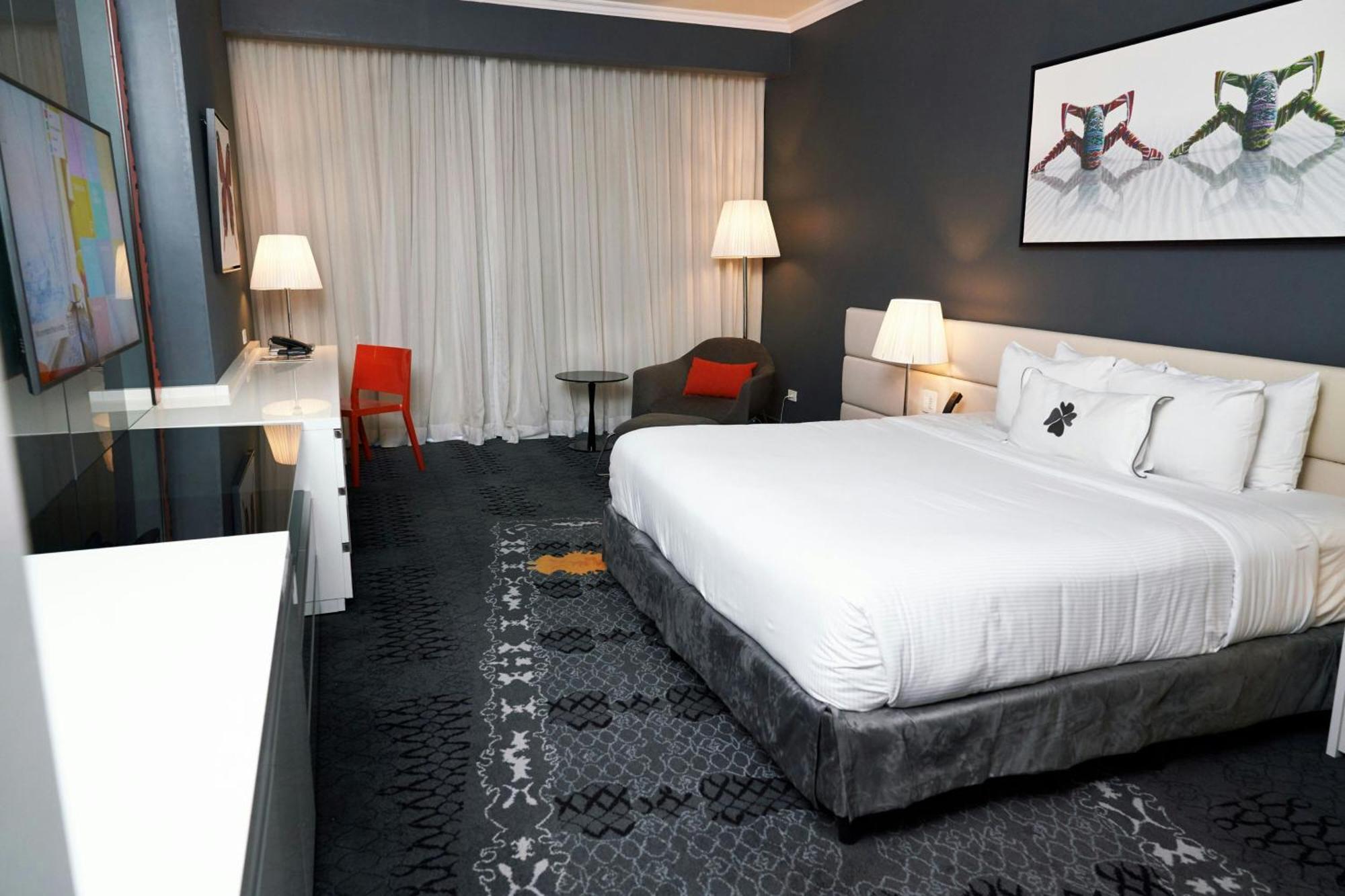Deluxe 1 King City View Guest room 1 King City view