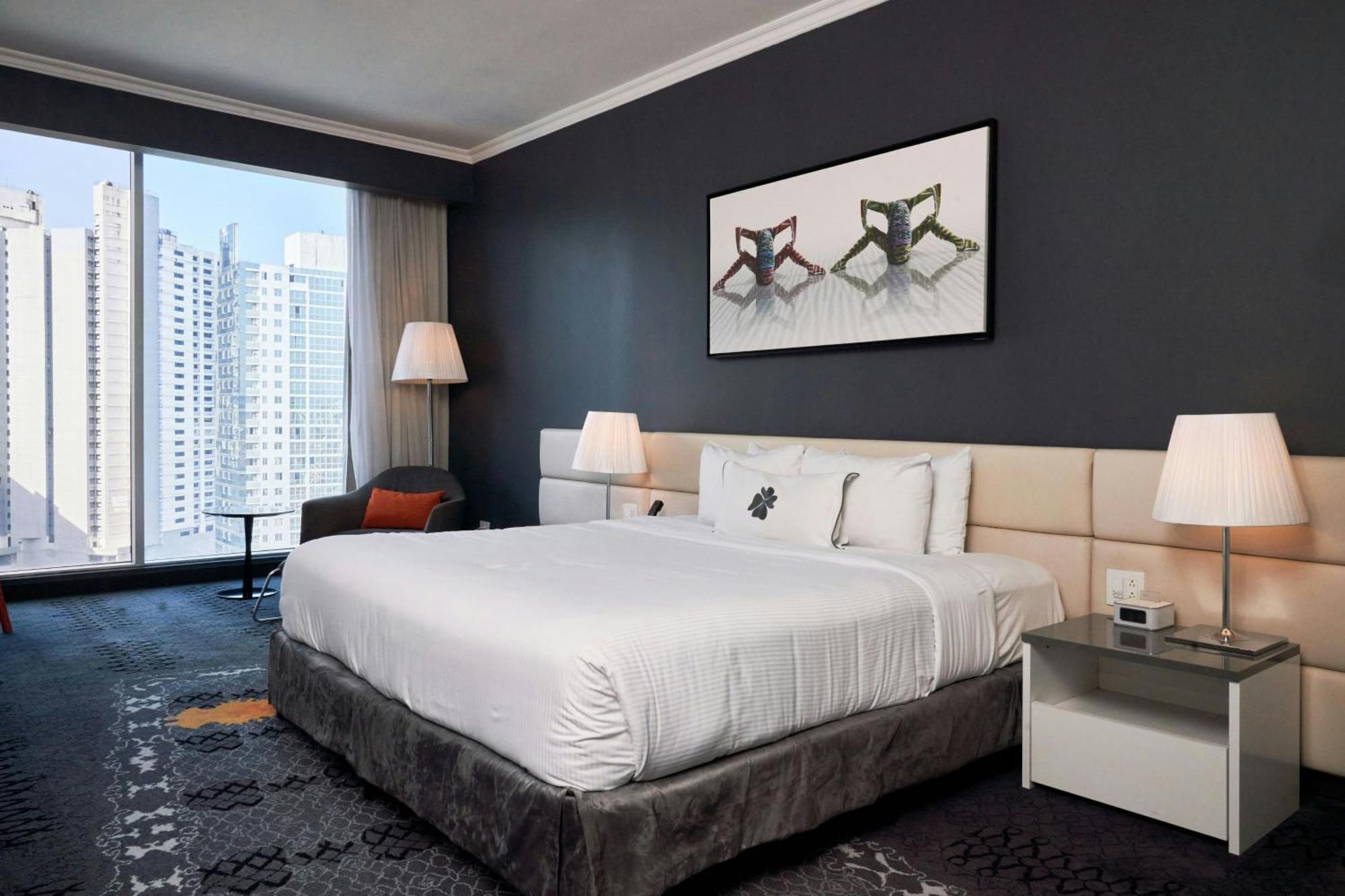 Deluxe 1 King City View Guest room 1 King City view