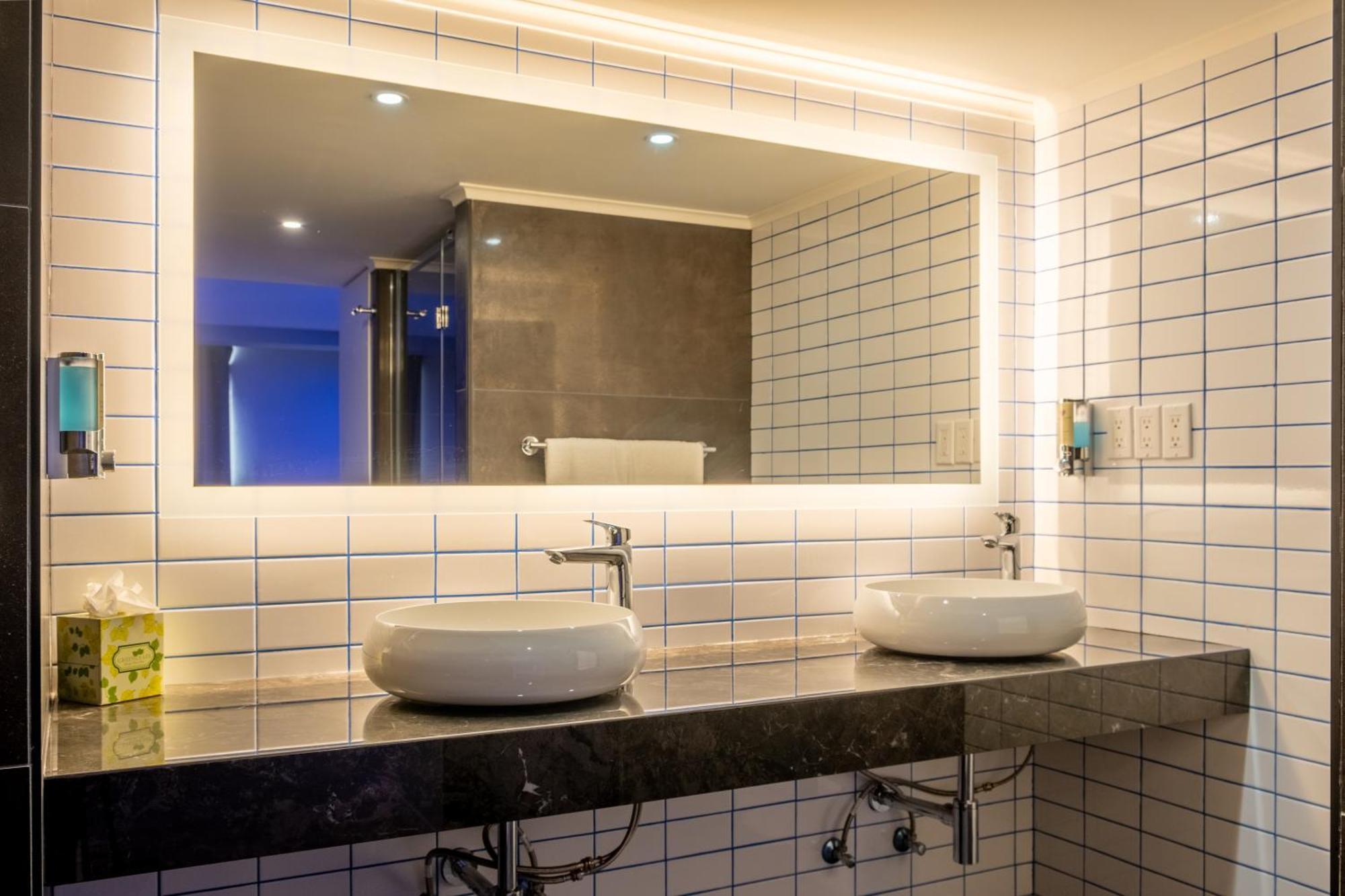 Premier King Suite