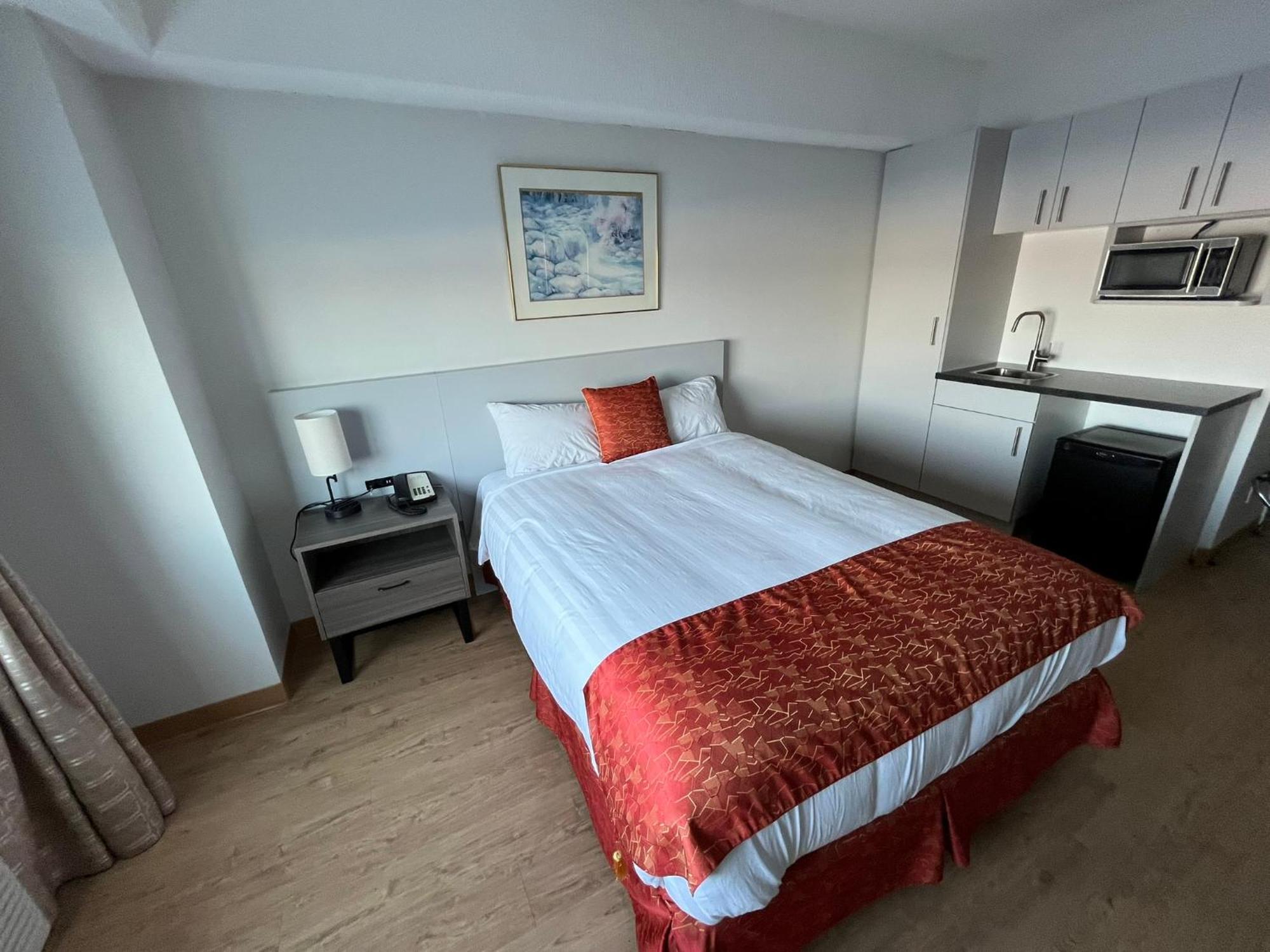 Deluxe Queen Room,1655037421:JPEG