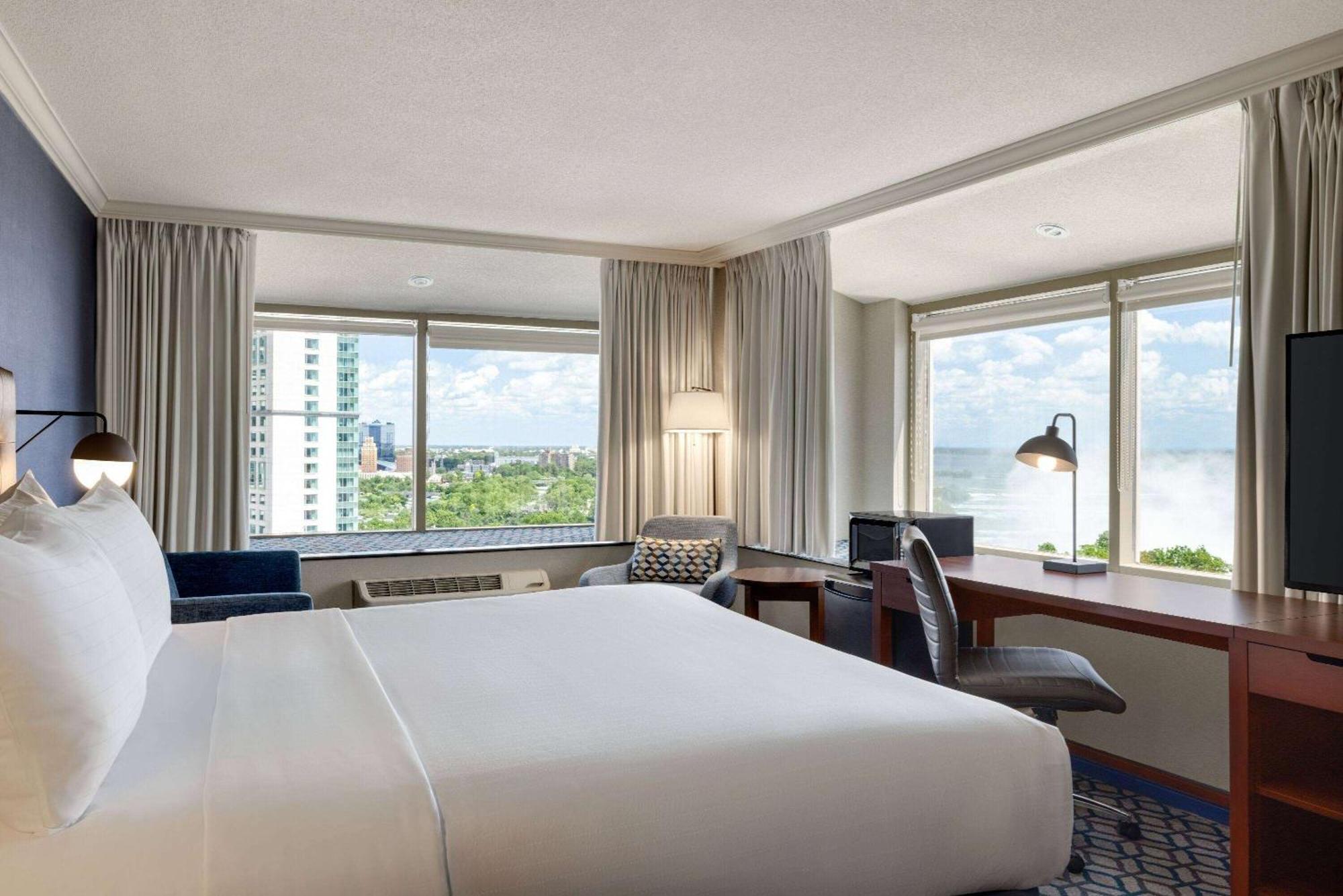 1 King Bed City View Upper Floor Non-Smoking