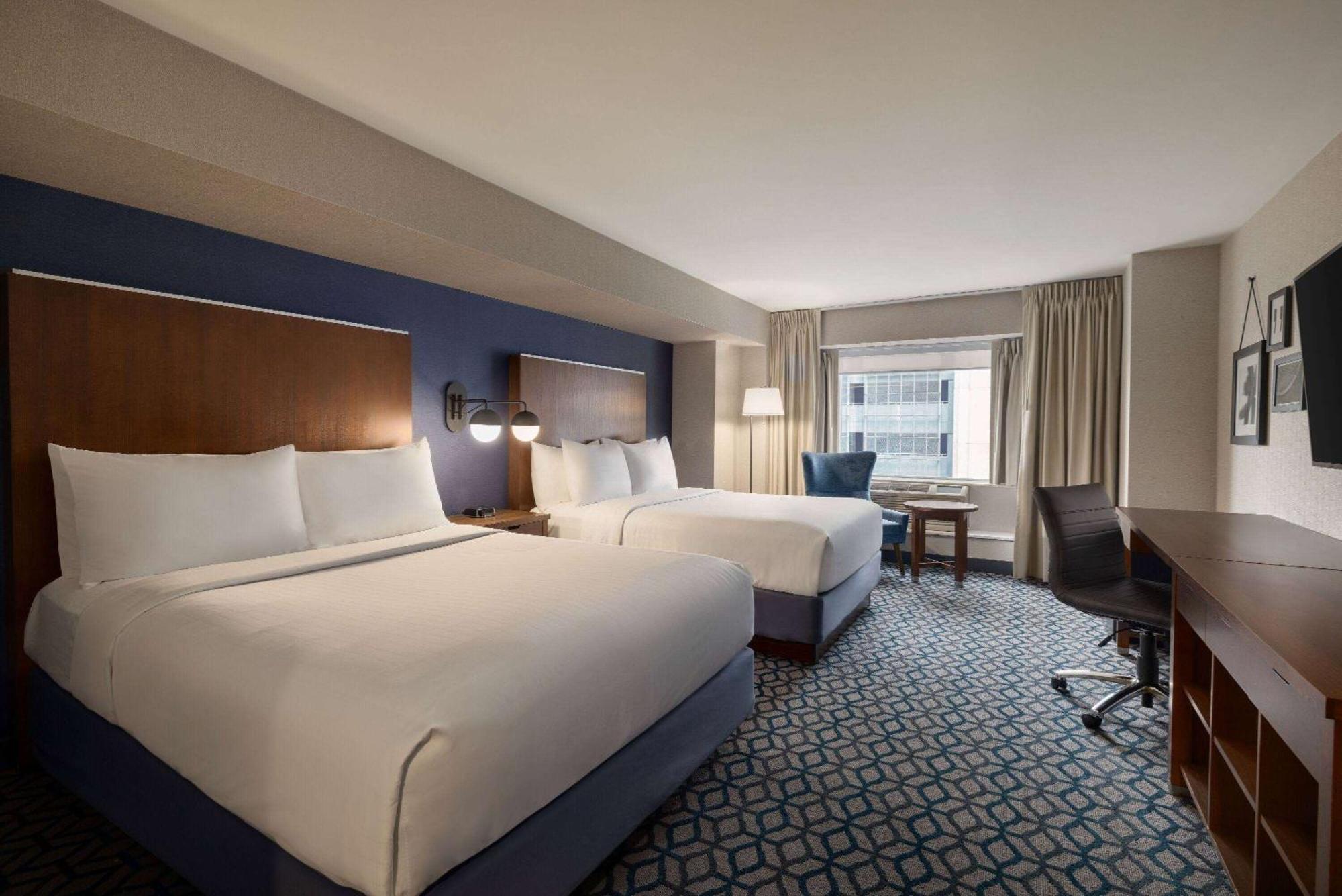 2 Queen Beds City View Non-Smoking