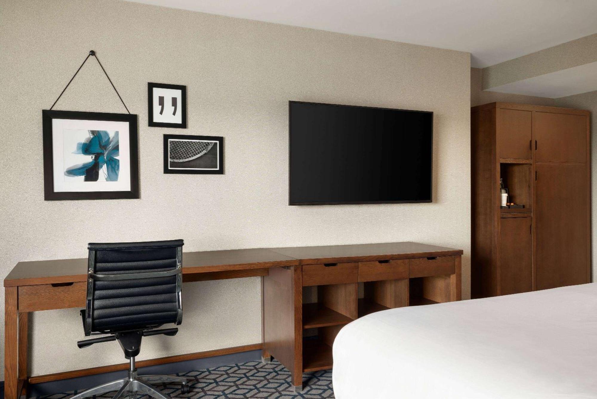 2 Queen Beds City View Upper Floor Non-Smoking