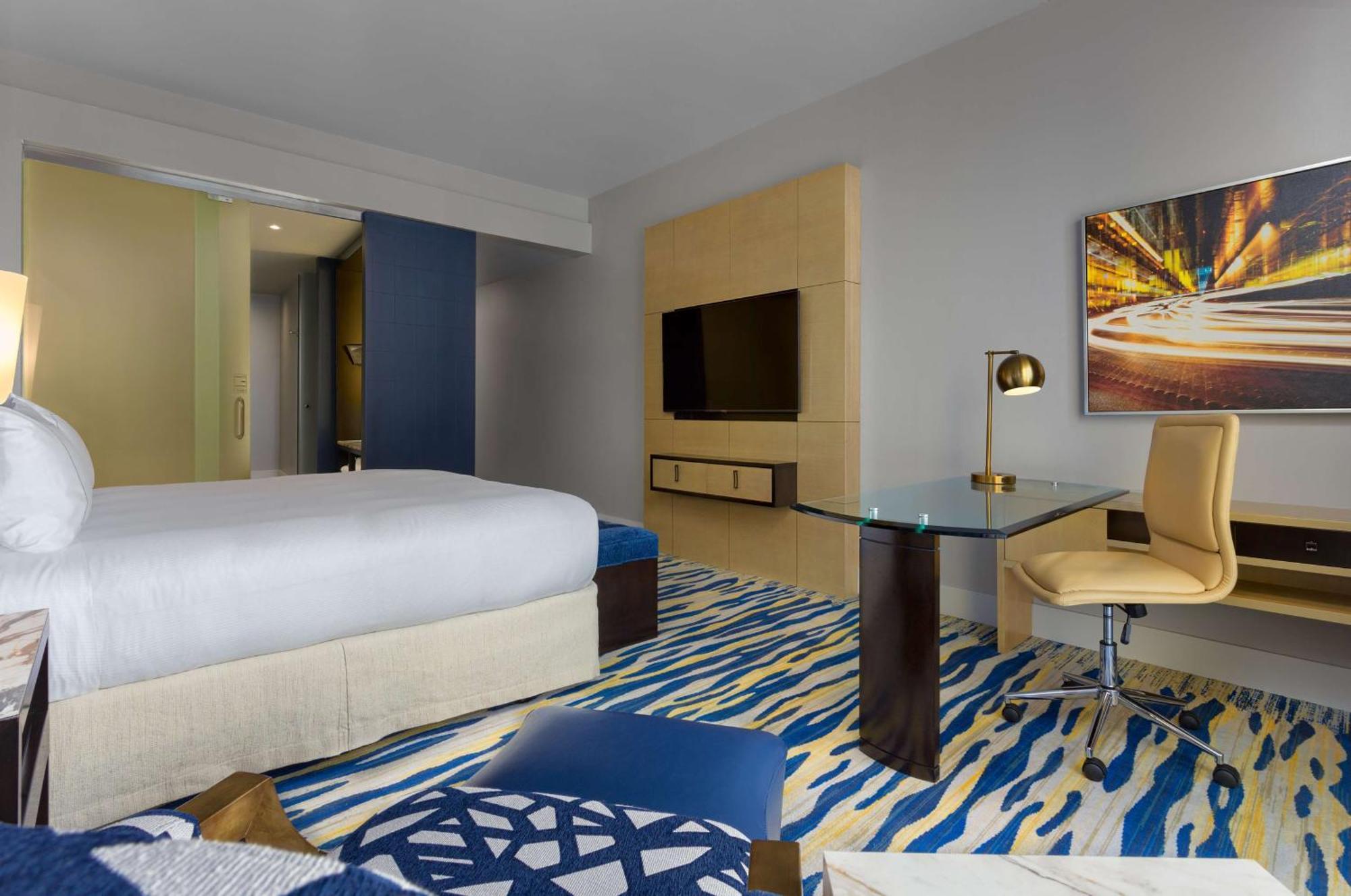 Superior King Room Partial Ocean View