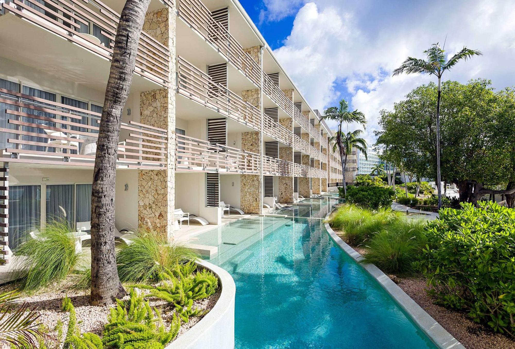 Swim Out Junior Suite