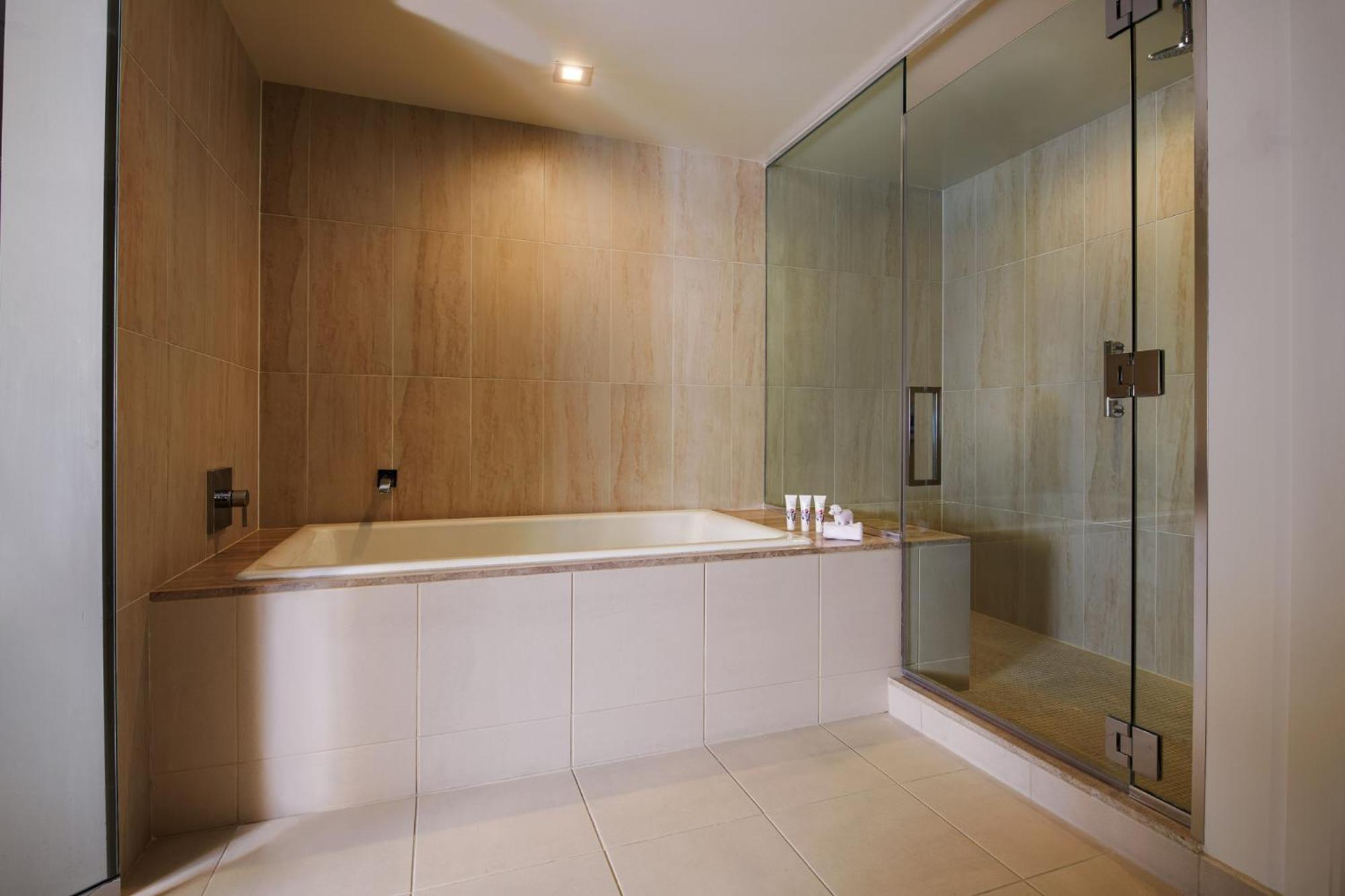 Ruby King Chamber Suite