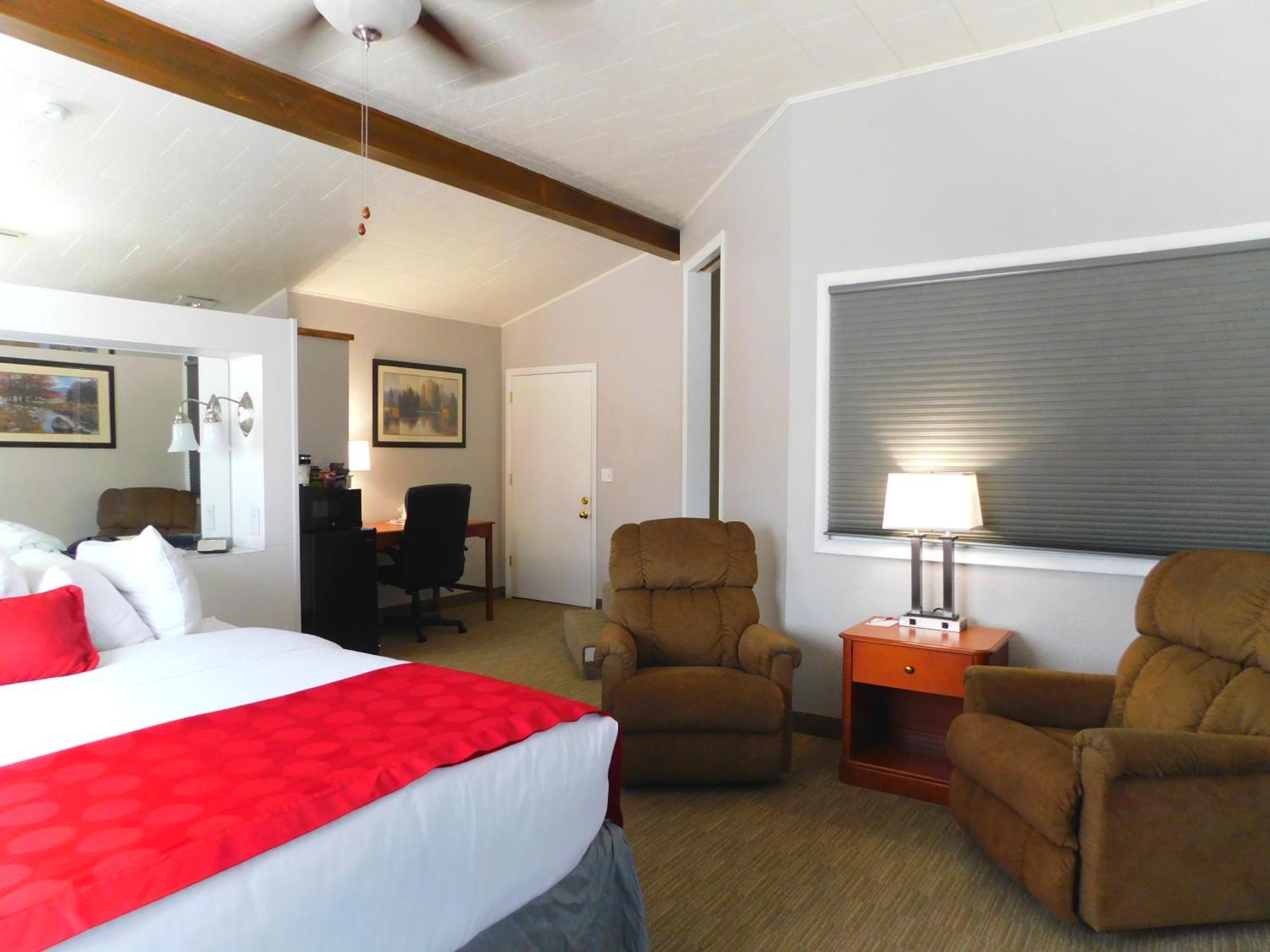 Deluxe King Suite