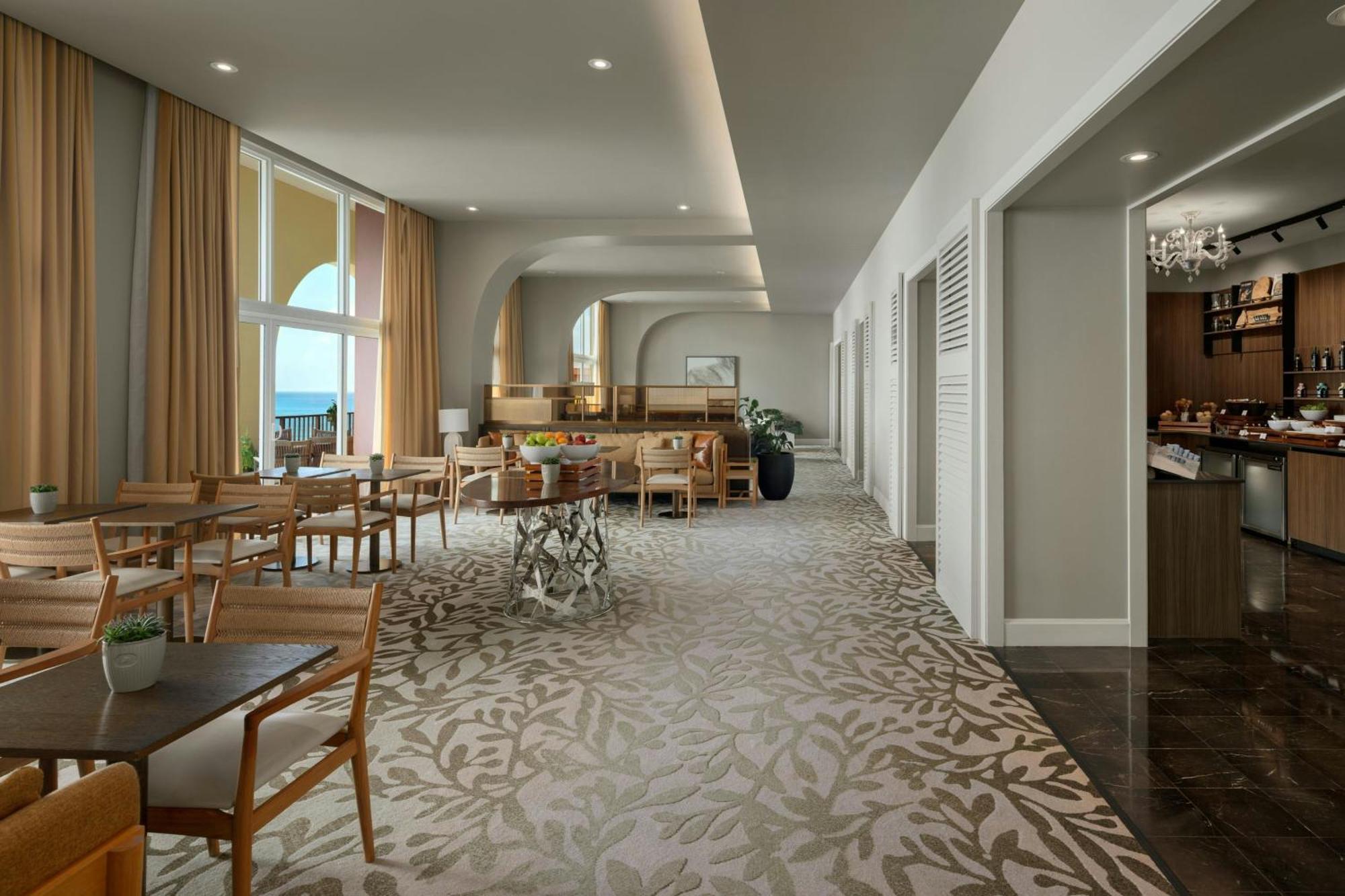 Deluxe Suite Club Lounge Access