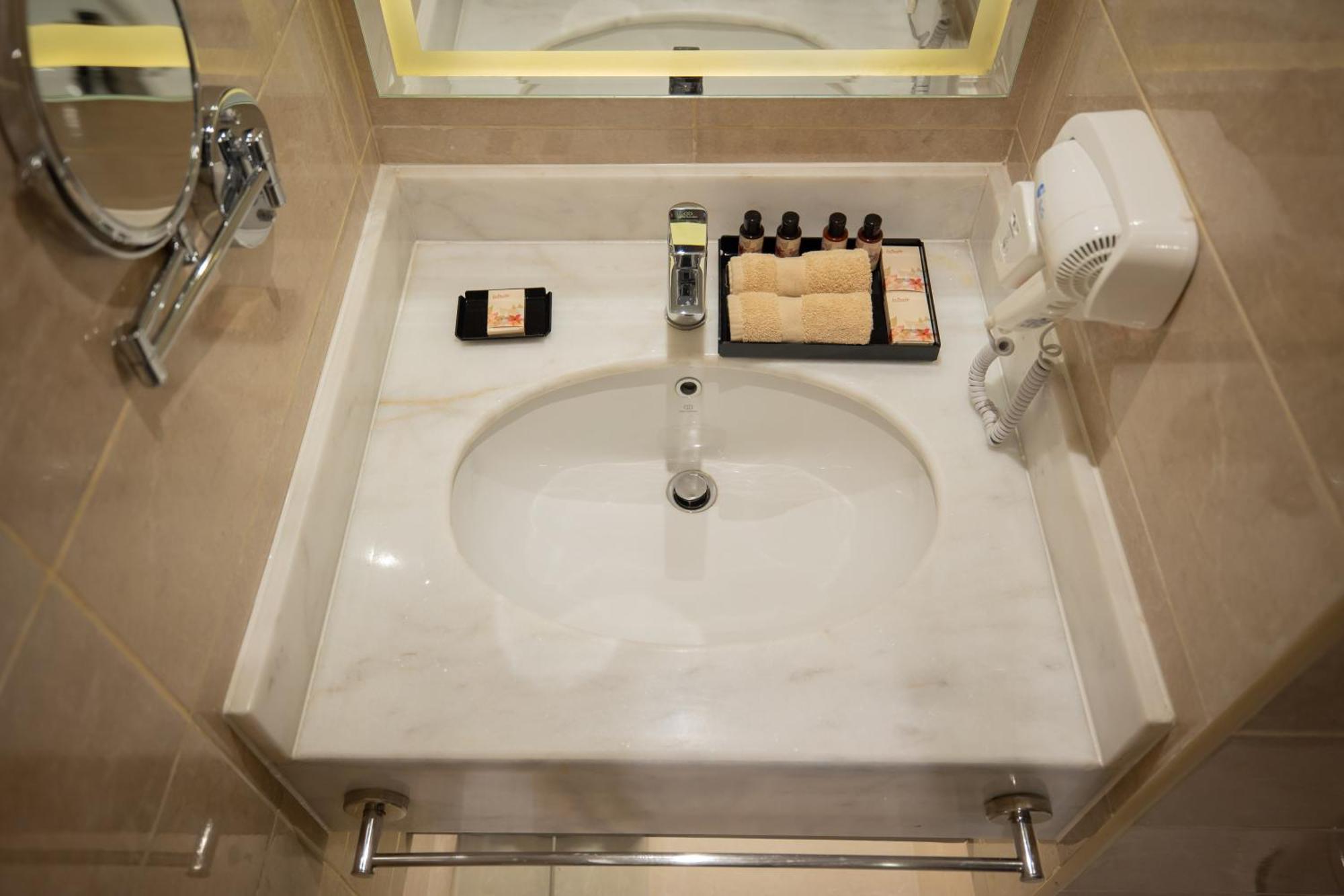 Premium King Room 24 or 7 Butler Lounge Access