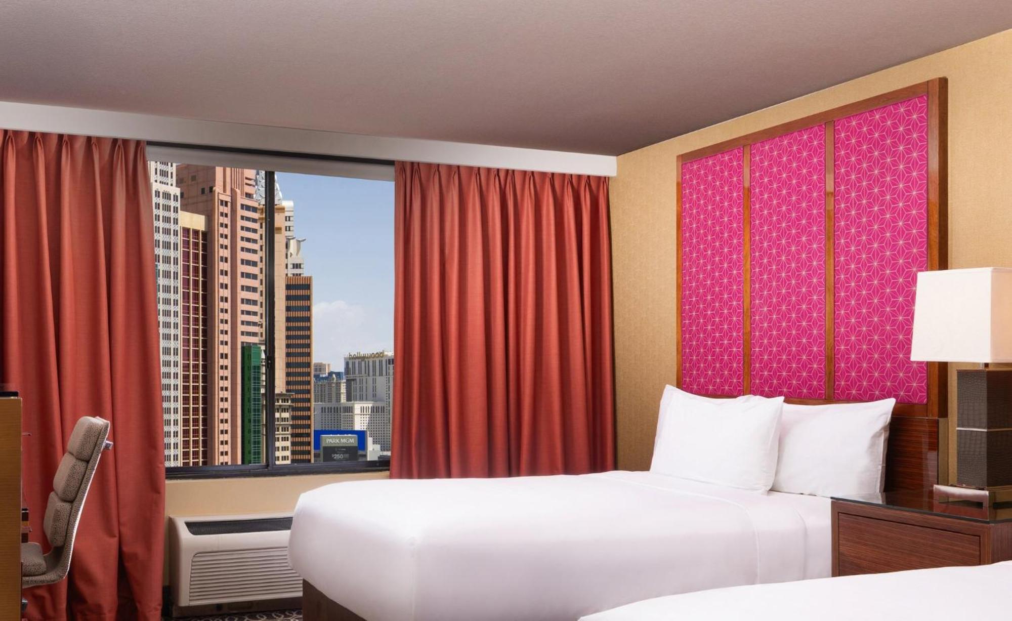 Newly Renovated Resort Strip View Two Queen
