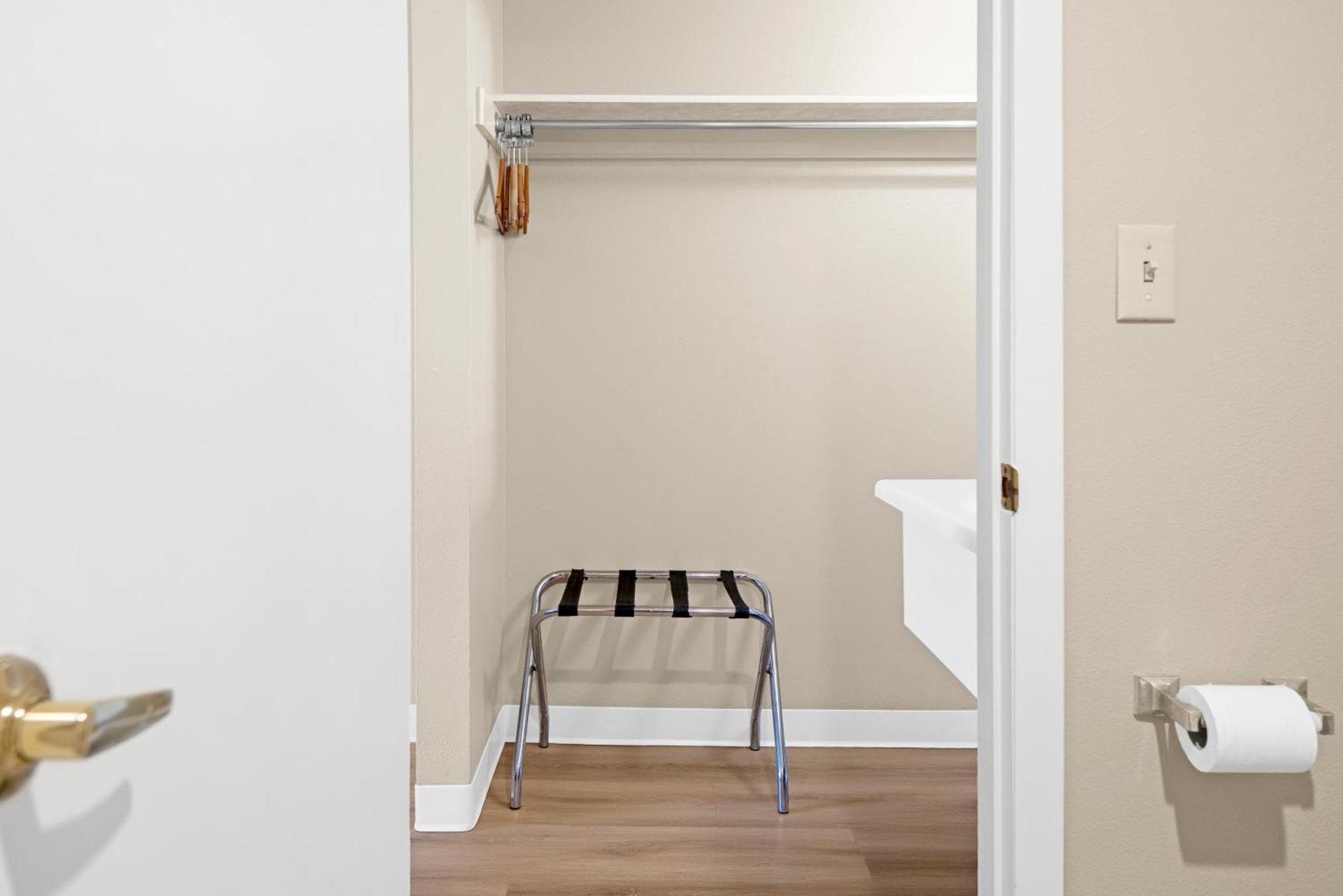 2 Queen Beds Pet Friendly