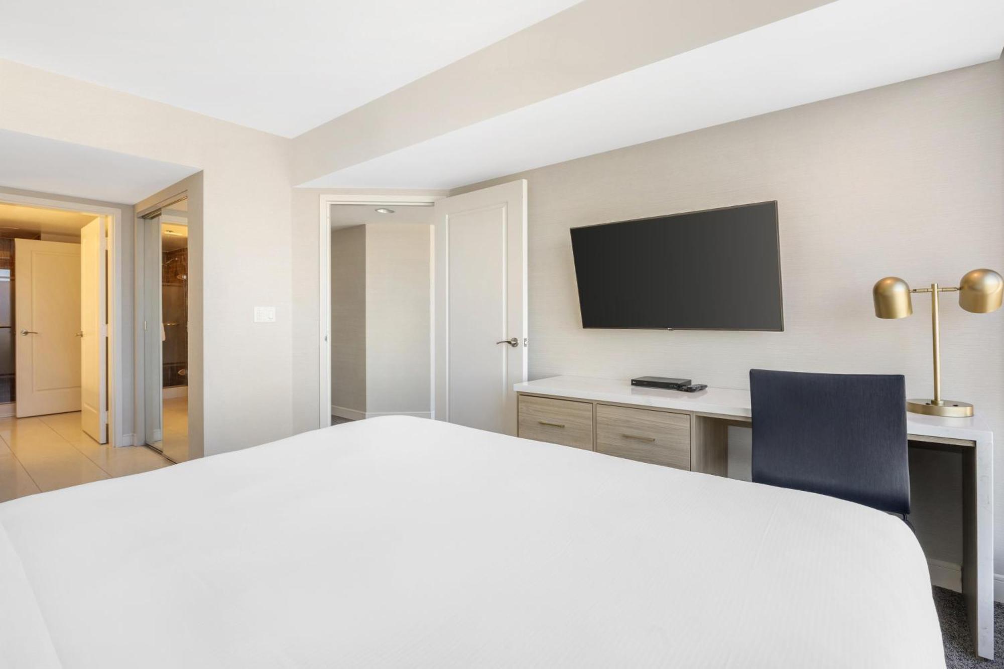 Junior King Suite with Sofa Bed