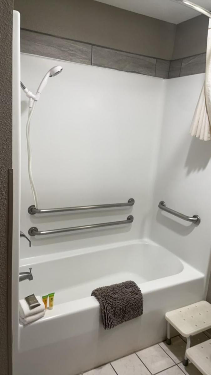 Queen Room - Disability Access,1730054952:JPEG