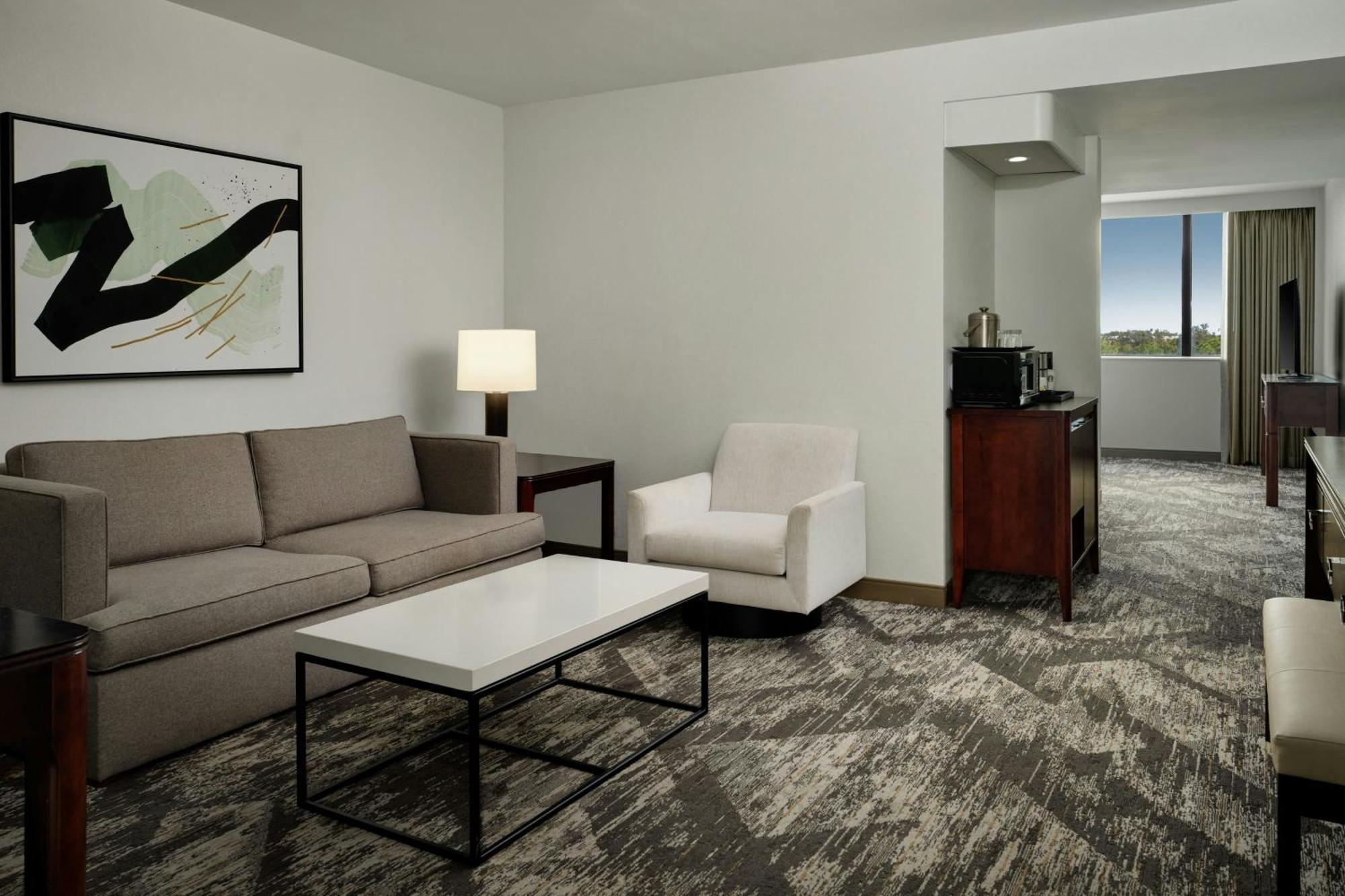 Club level, Suite, 1 King, Sofa bed, Central