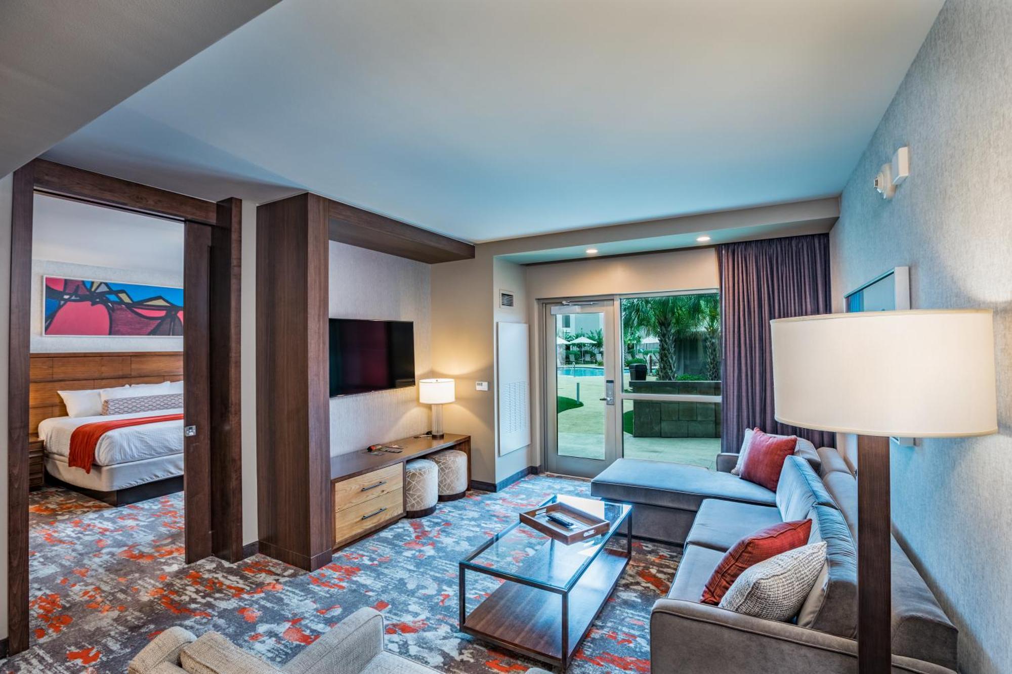 King Miko Suite with Roll-in Shower - Mobility and Hearing Accessible/Non-Smoking
